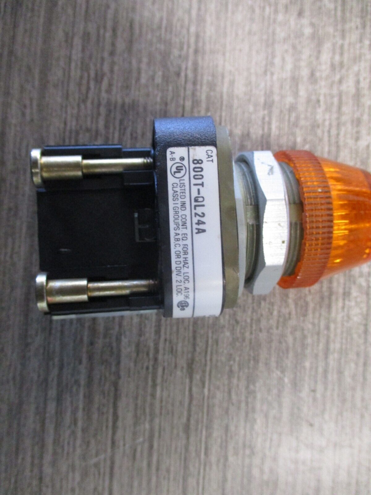 Allen-Bradley Pilot Light 800T-QL24A Ser. T Amber 24V AC/DC Type 4,13 Used