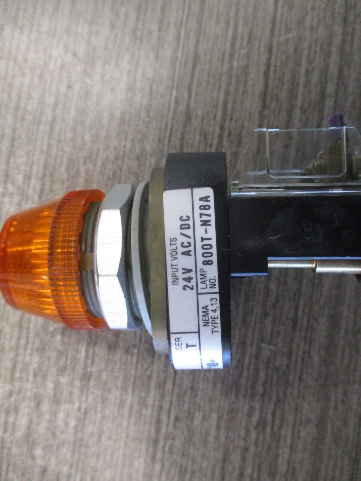 Allen-Bradley Pilot Light 800T-QL24A Ser. T Amber 24V AC/DC Type 4,13 Used