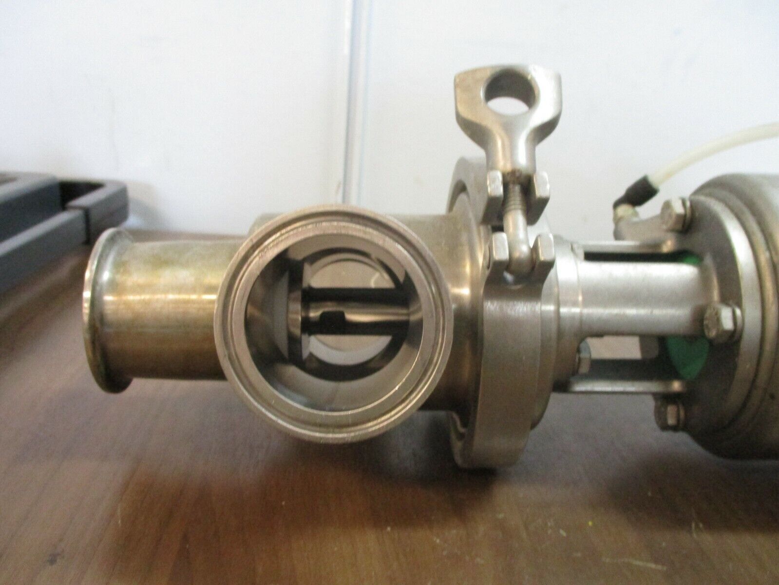 Tri-Clover Stainless Steel Pneumatic Valve w/ Controller XV-909-36 Used