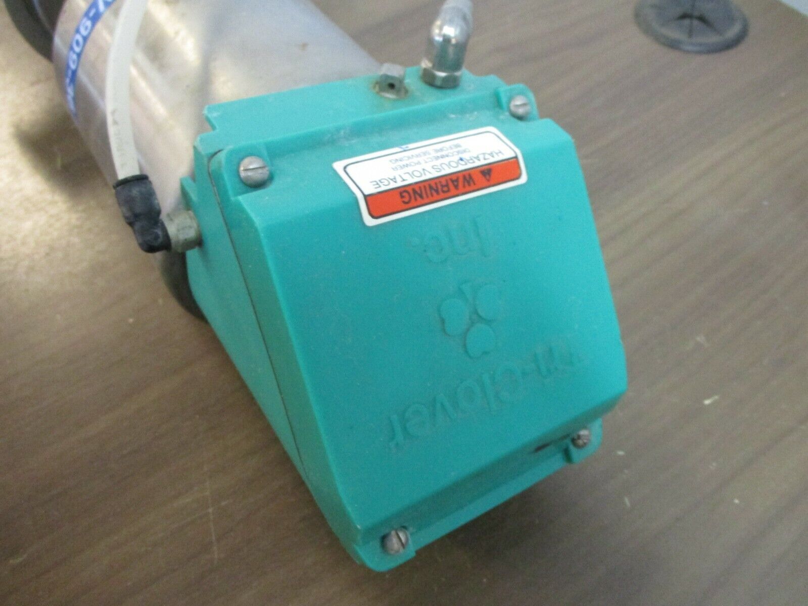 Tri-Clover Stainless Steel Pneumatic Valve w/ Controller XV-909-36 Used