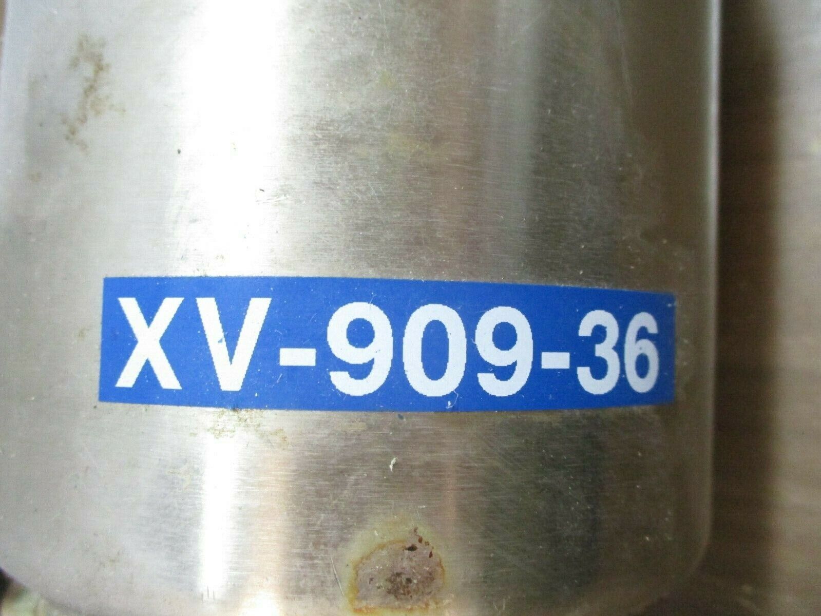 Tri-Clover Stainless Steel Pneumatic Valve w/ Controller XV-909-36 Used