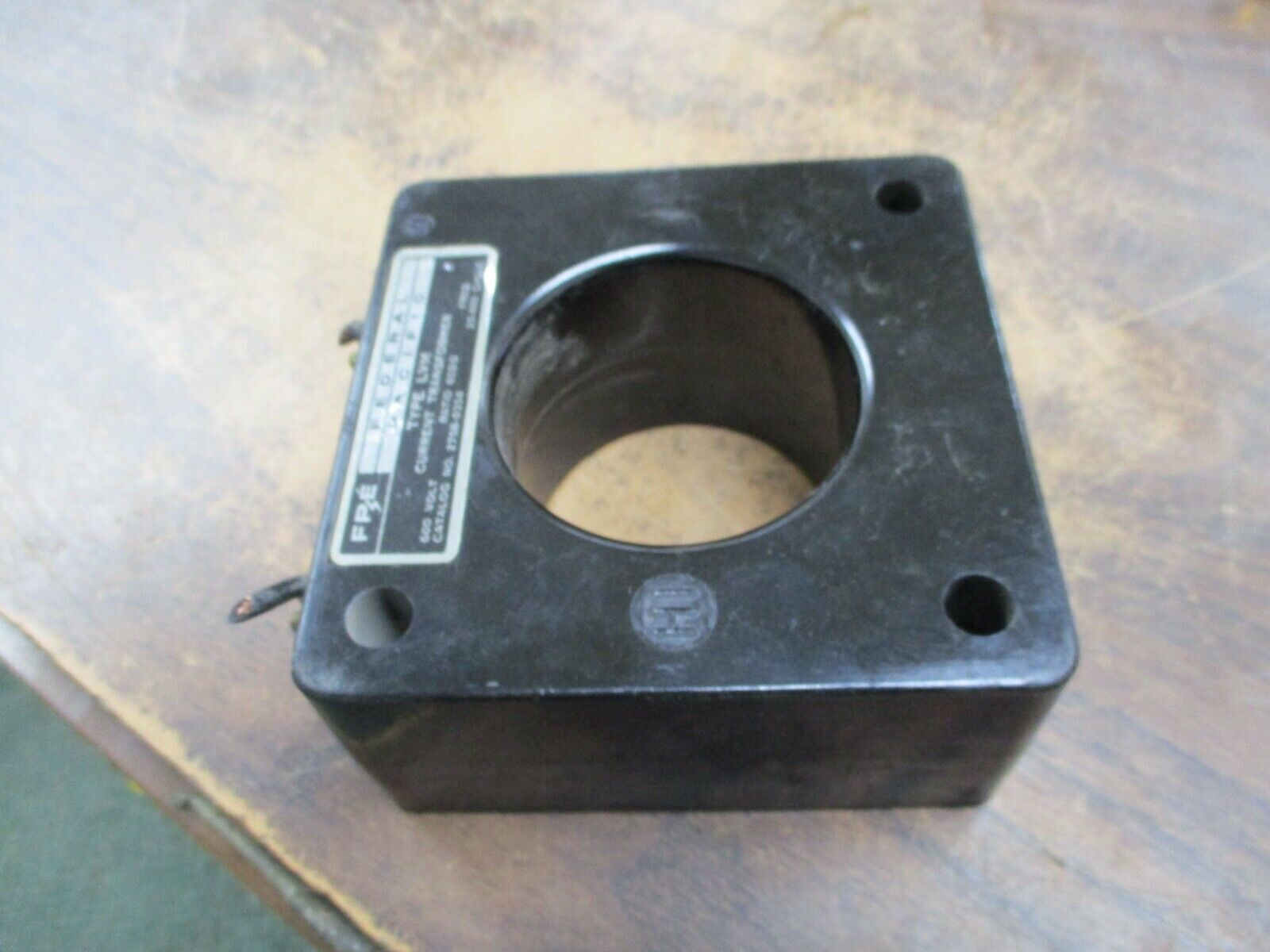 FPE Type LVM Current Transformer 2758-0354 Ratio 600:5A 600V 25-400Hz Used