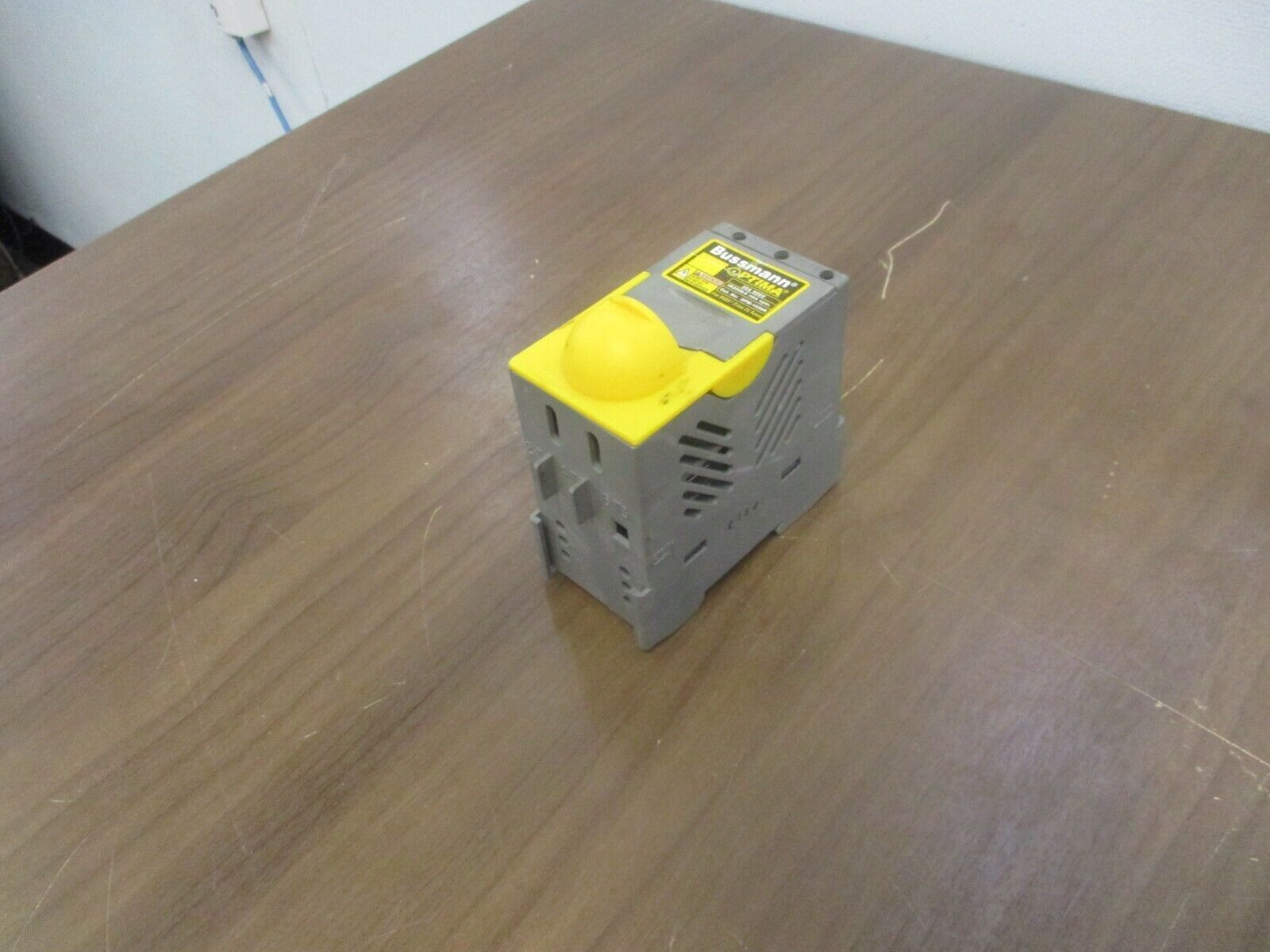 Bussmann Optima Fuse Holder OPM-1038R 600V 30A Used
