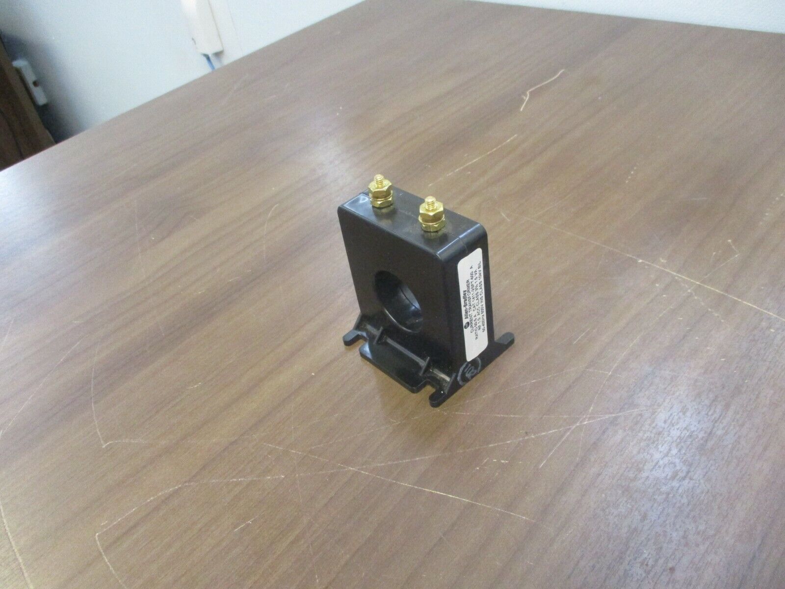 Allen-Bradley Current Transformer 1411-2SFT-500A Ratio 50:5A 600V 50-400Hz Used