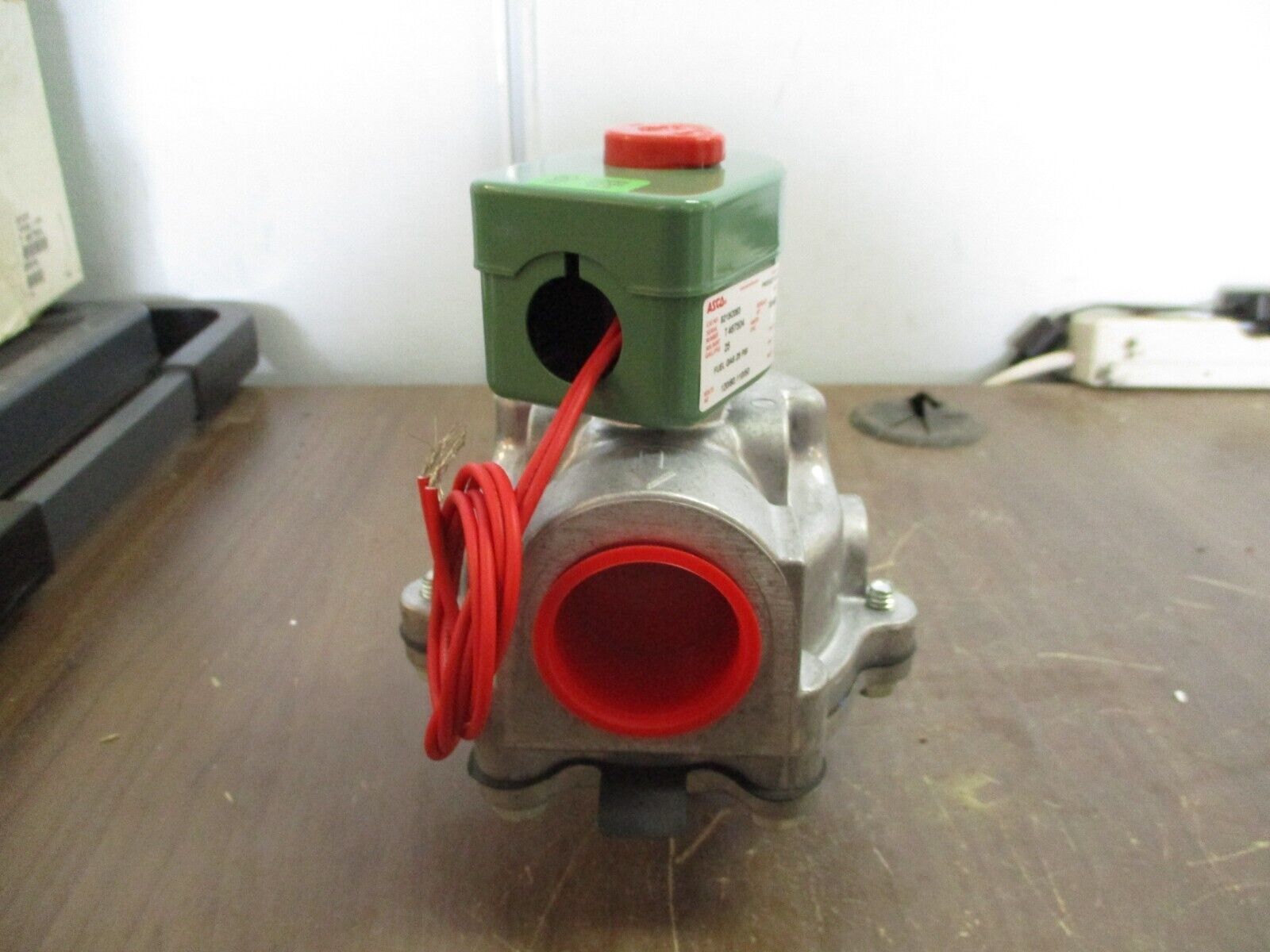 Asco Red-Hat Solenoid Valve 8215C063 120V 25PSI New Surplus