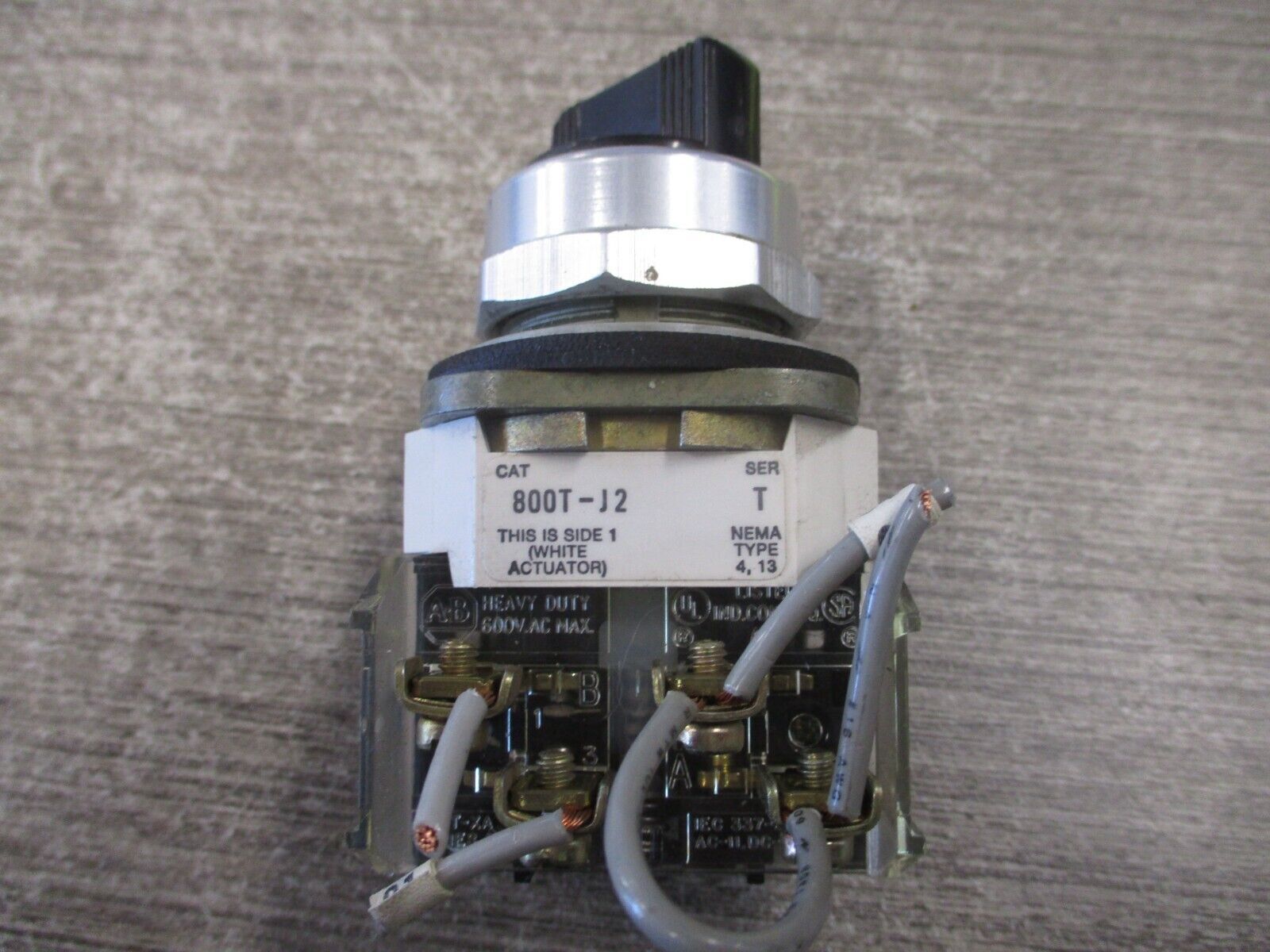 Allen-Bradley Selector Switch 800T-J2 Ser. T Nema 4, 13 Used