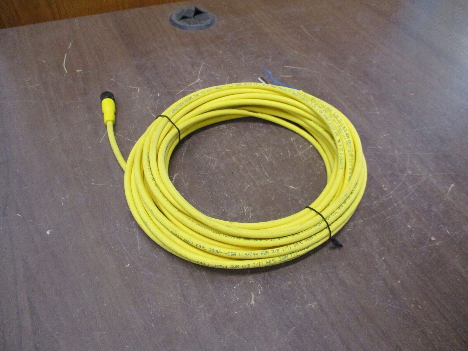 Allen-Bradley Cordset 889D-F5UC-10 Ser. B 250V 4A Used