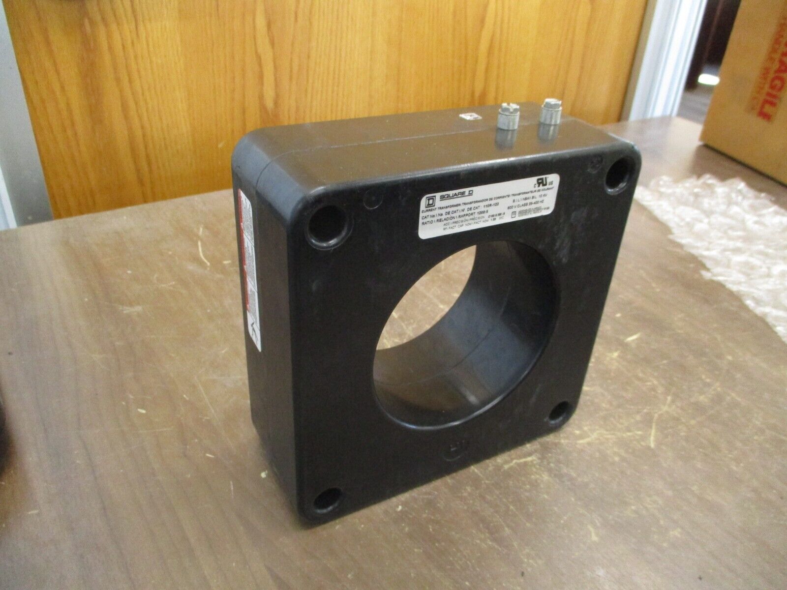 Square D Current Transformer 110R-122 Ratio 1200:5A New Surplus