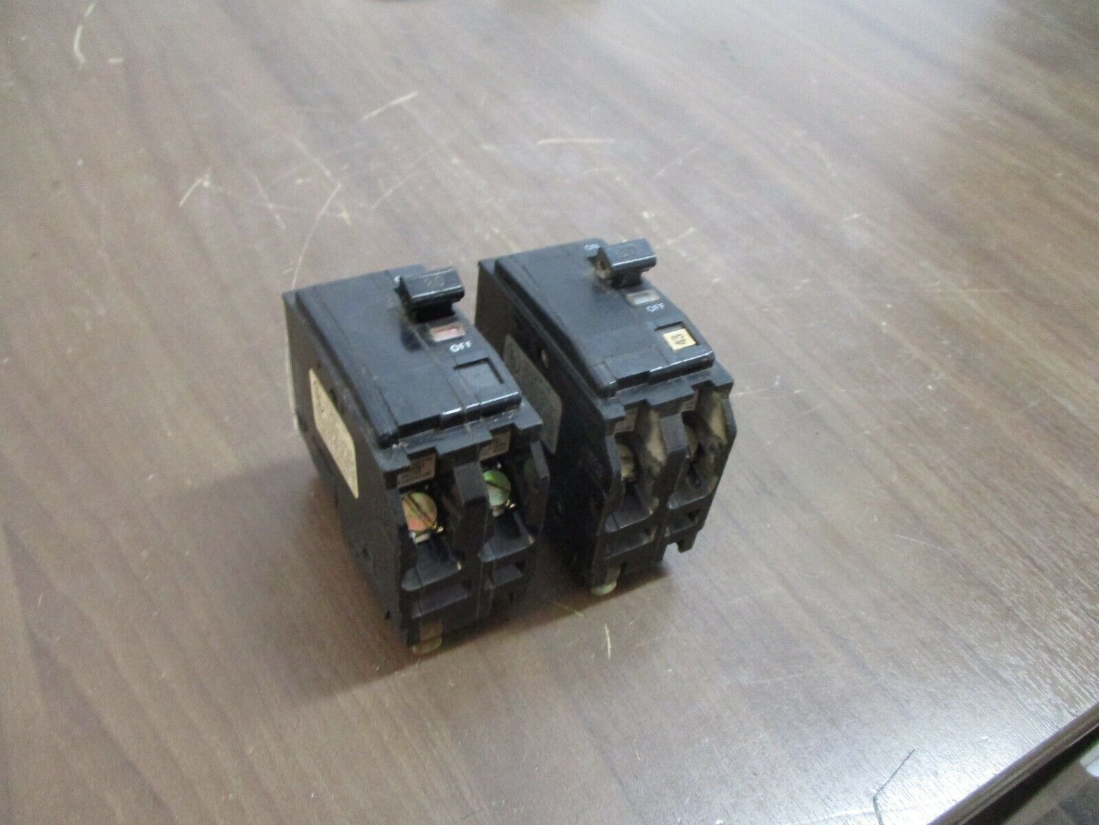 Square D Clip-On Circuit Breaker QO220 20A 120/240V 2P *Lot of 2* Used