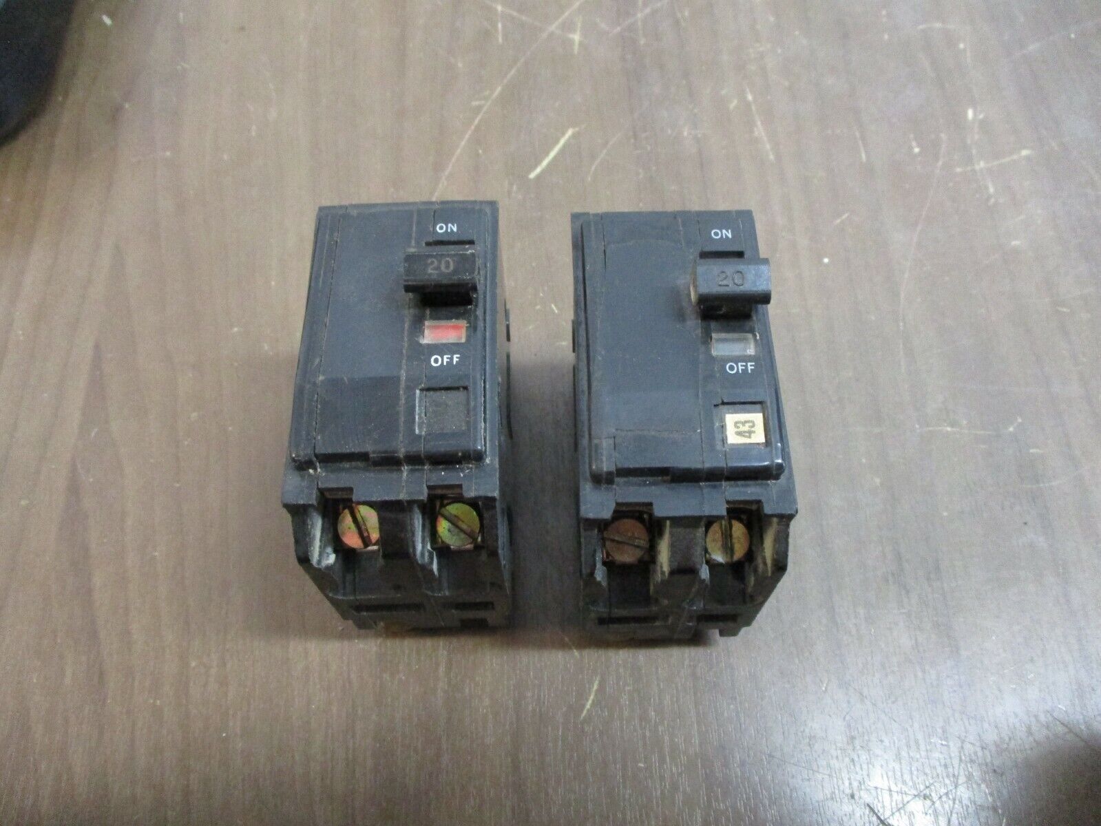 Square D Clip-On Circuit Breaker QO220 20A 120/240V 2P *Lot of 2* Used
