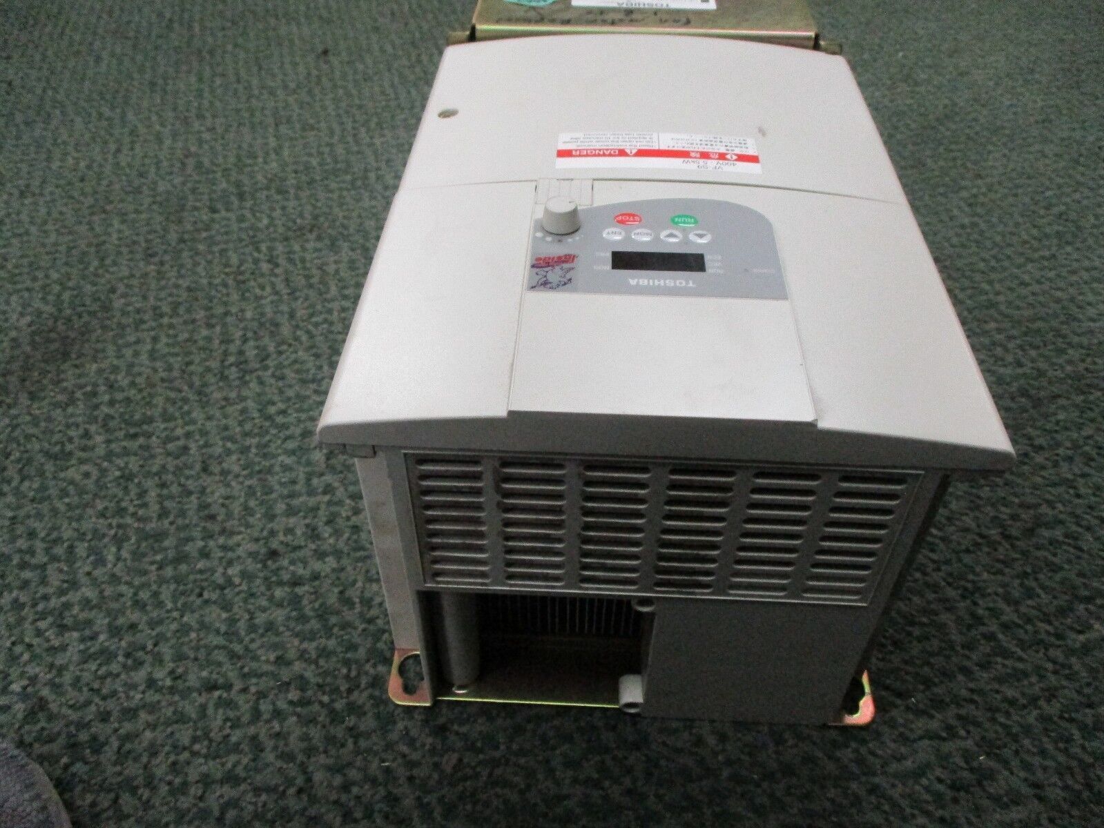 Toshiba AC Drive VFS9-4055PL-WN(1) 7.5HP 3Ph Inputs: 380/500V, 22.1/20.4A Used