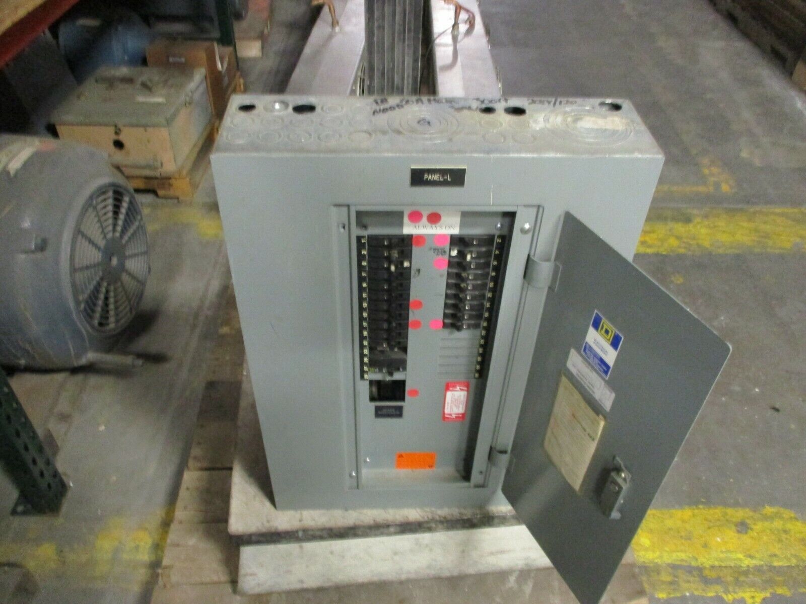 Square D Main Breaker Circuit Breaker Panel 10818-75HAA-148 50A Max 30-Slot Used