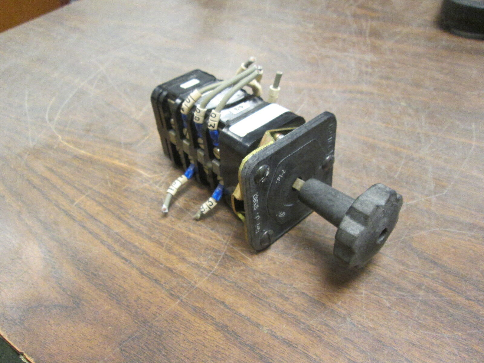 Electro Switch Series 40 Rotary Switch 40KB 2254D4 32A 600V Used