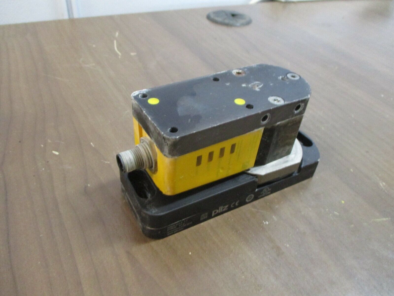 Pliz Magnetic Safety Gate System PSEN sl-0.5 1.1 Used