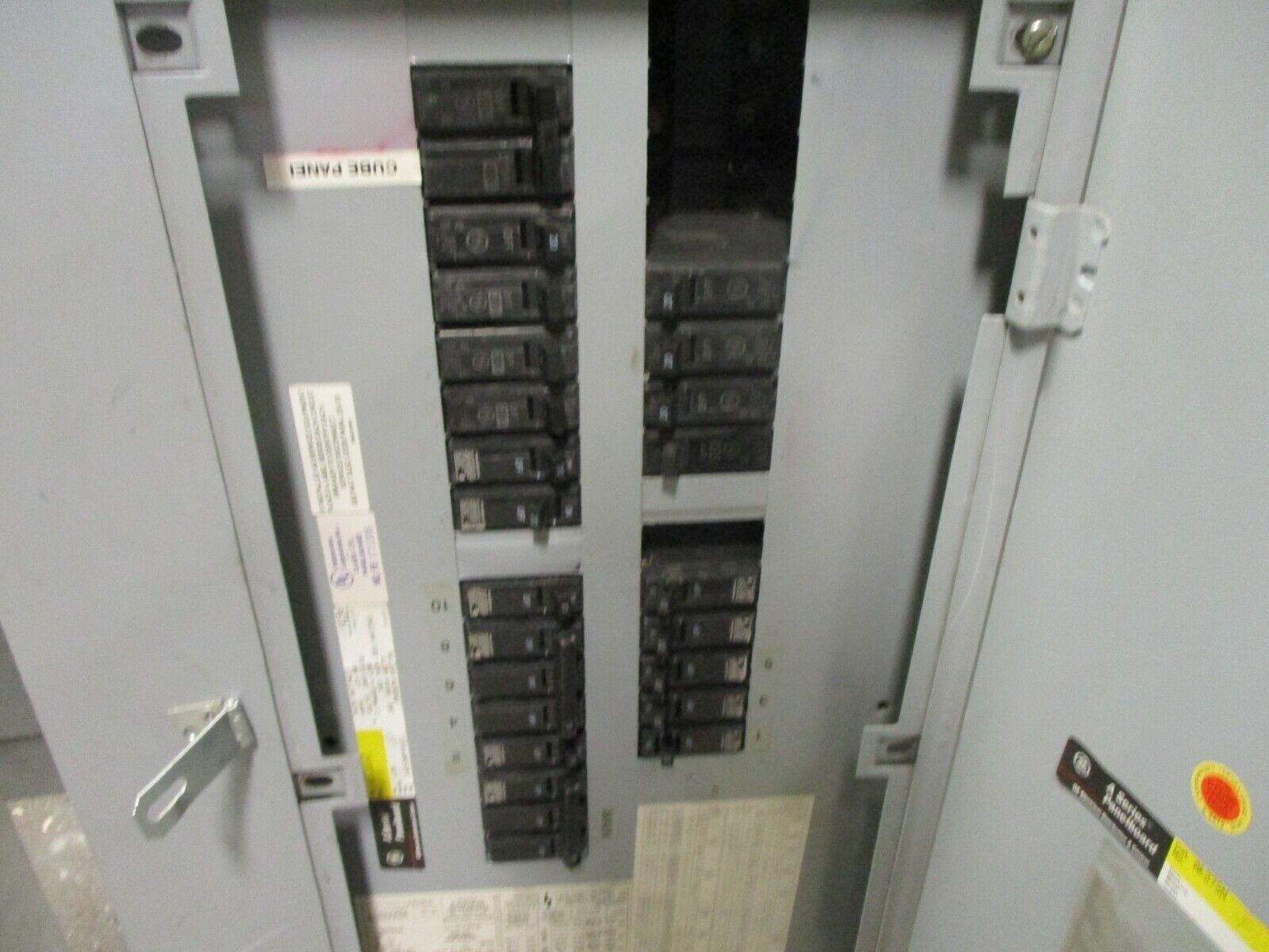GE Main Breaker Circuit Breaker Panel AQF3301AT 125A Max 208Y/120 3Ph 4W Used