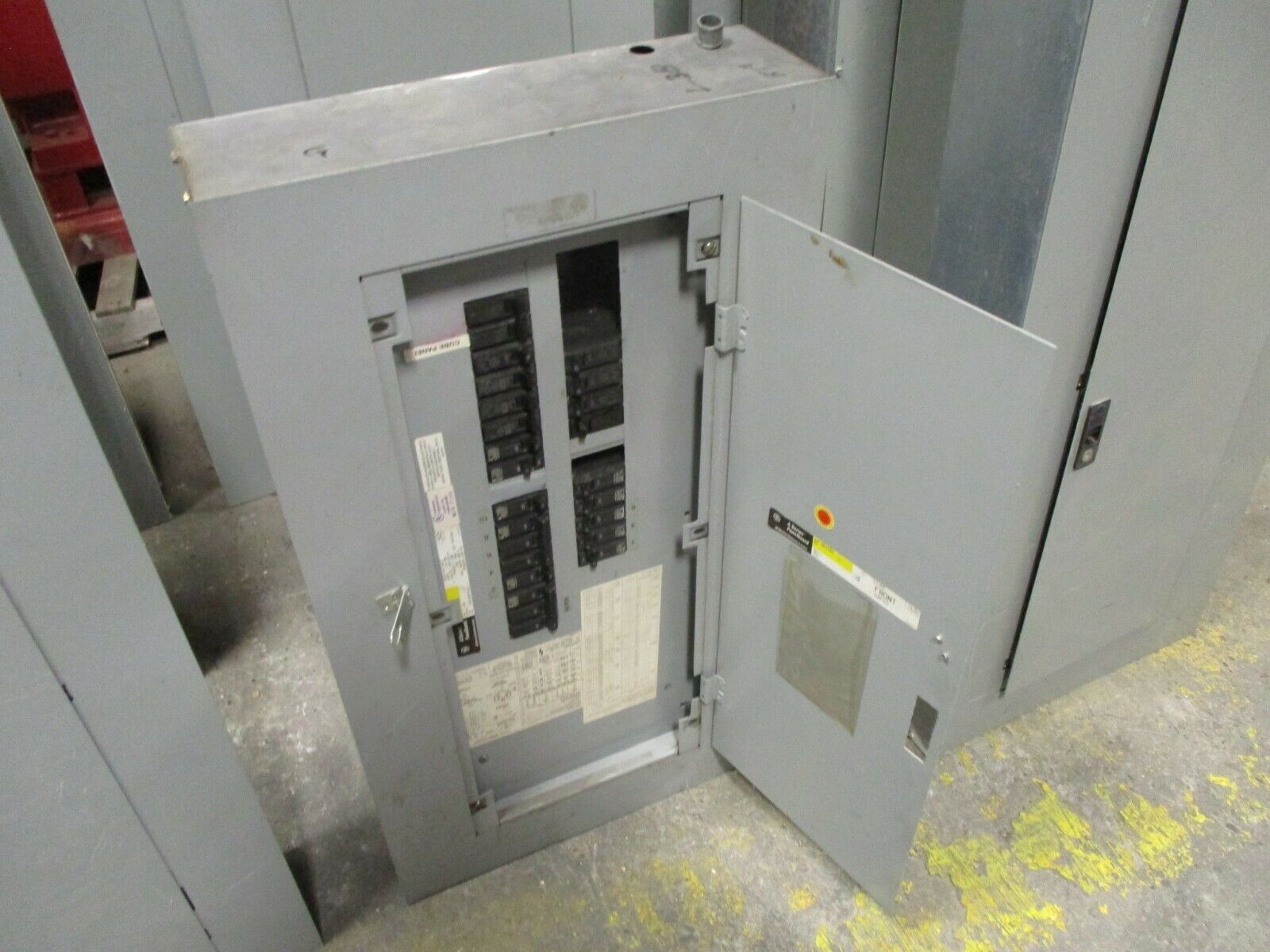 GE Main Breaker Circuit Breaker Panel AQF3301AT 125A Max 208Y/120 3Ph 4W Used