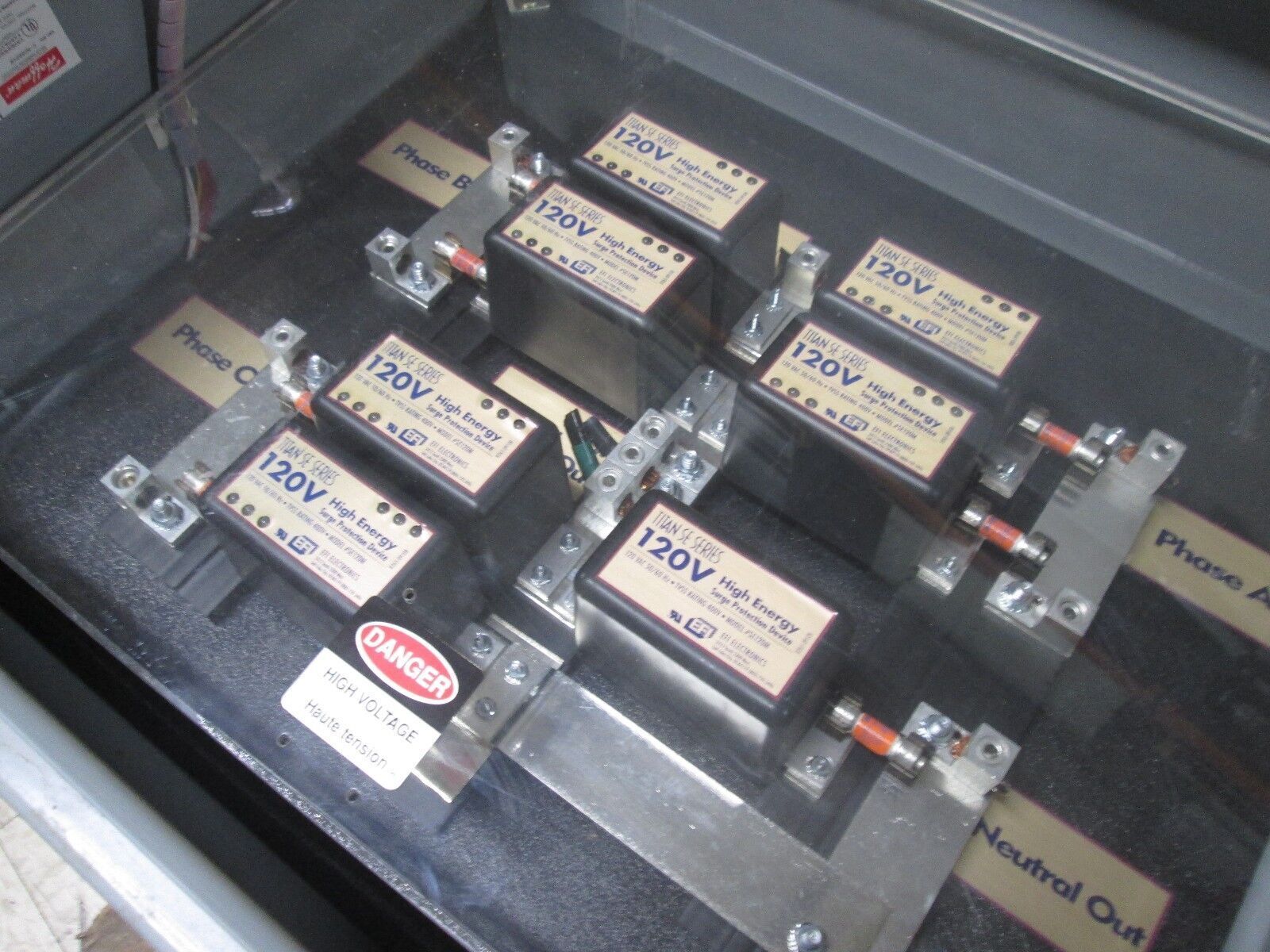 EFI Titan Series Surge Suppressor TSE022-2M-SN 120/208Y Used