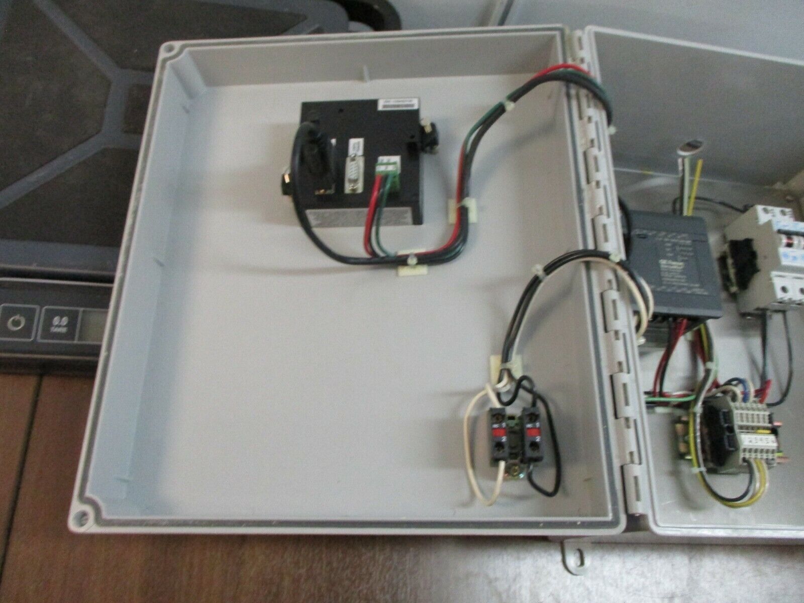 GE Fanuc VersaMax Enclosed Micro Controller IC200UAR014-BD 5VDC / 240VAC Used