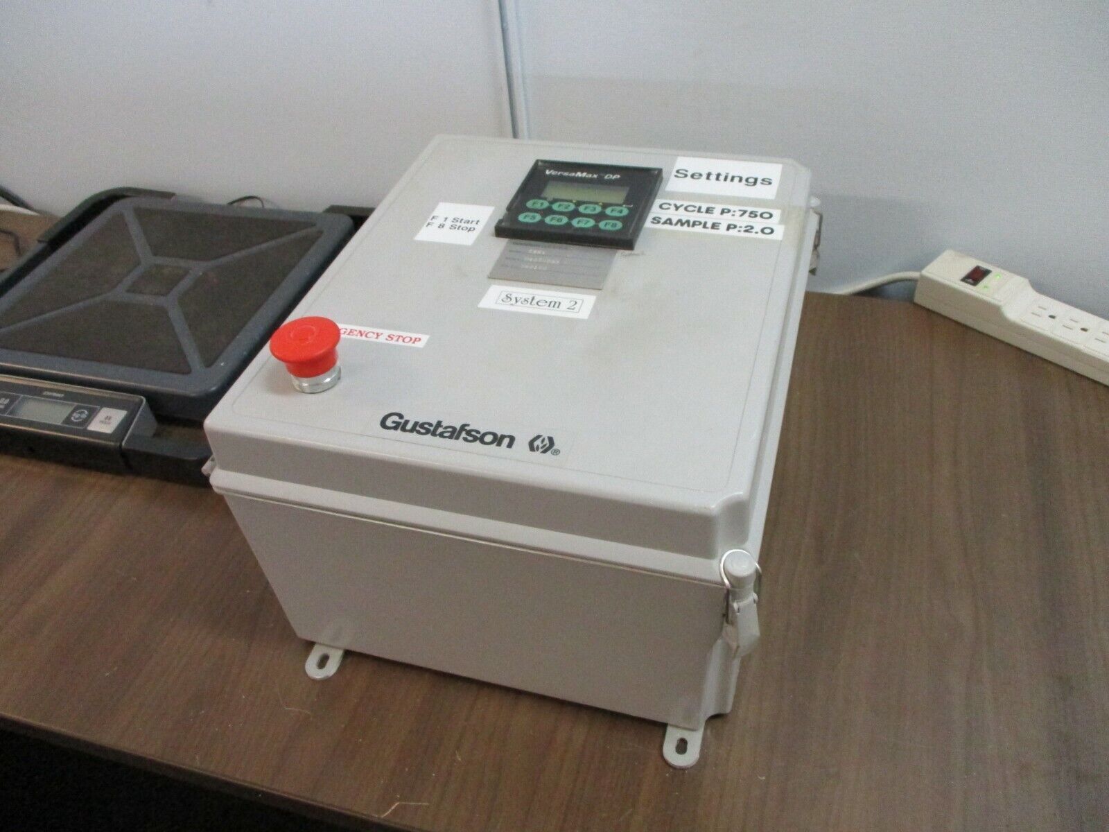 GE Fanuc VersaMax Enclosed Micro Controller IC200UAR014-BD 5VDC / 240VAC Used