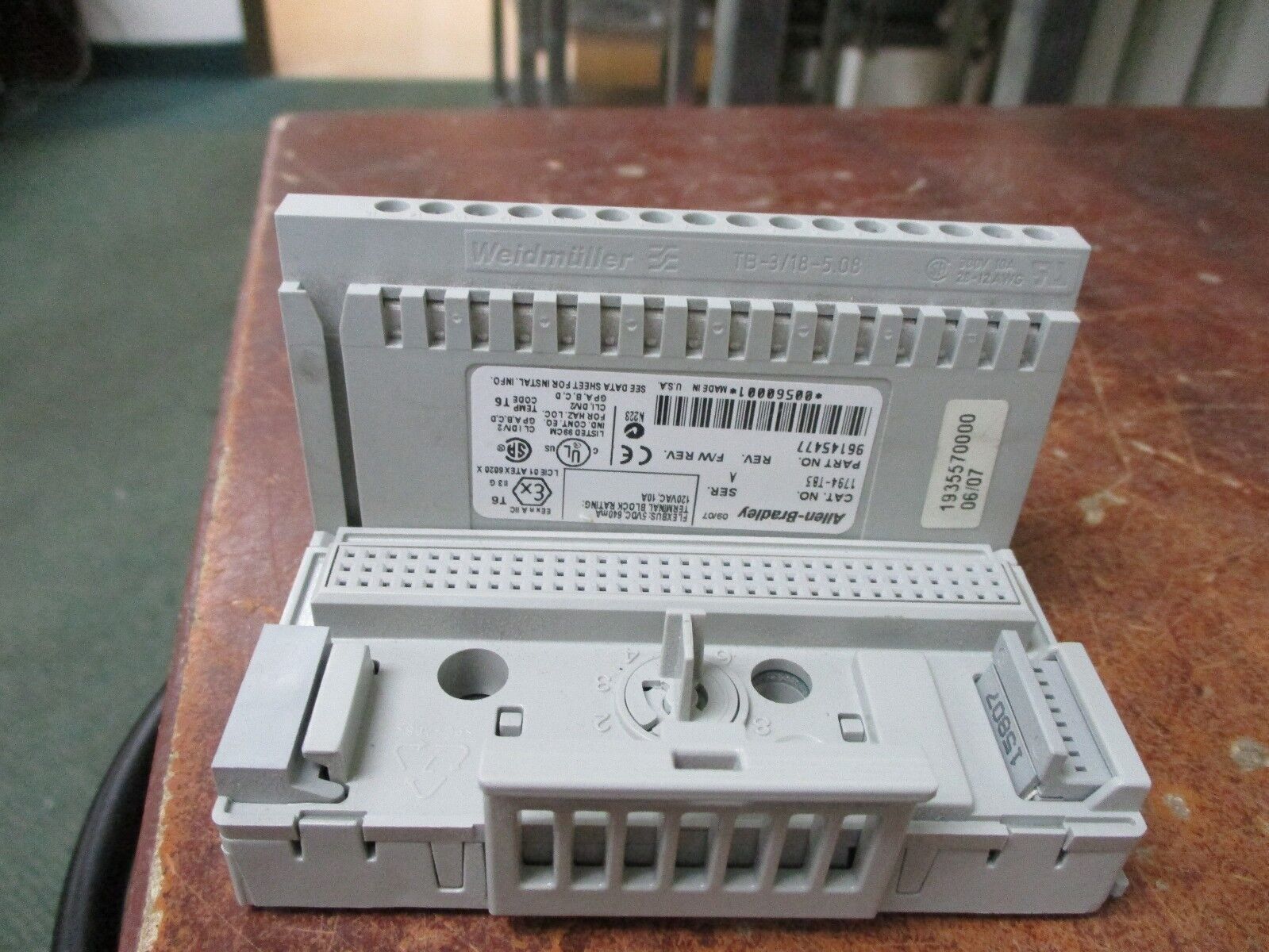 Allen-Bradley Flexbus Terminal Block 1794-TB3 Used