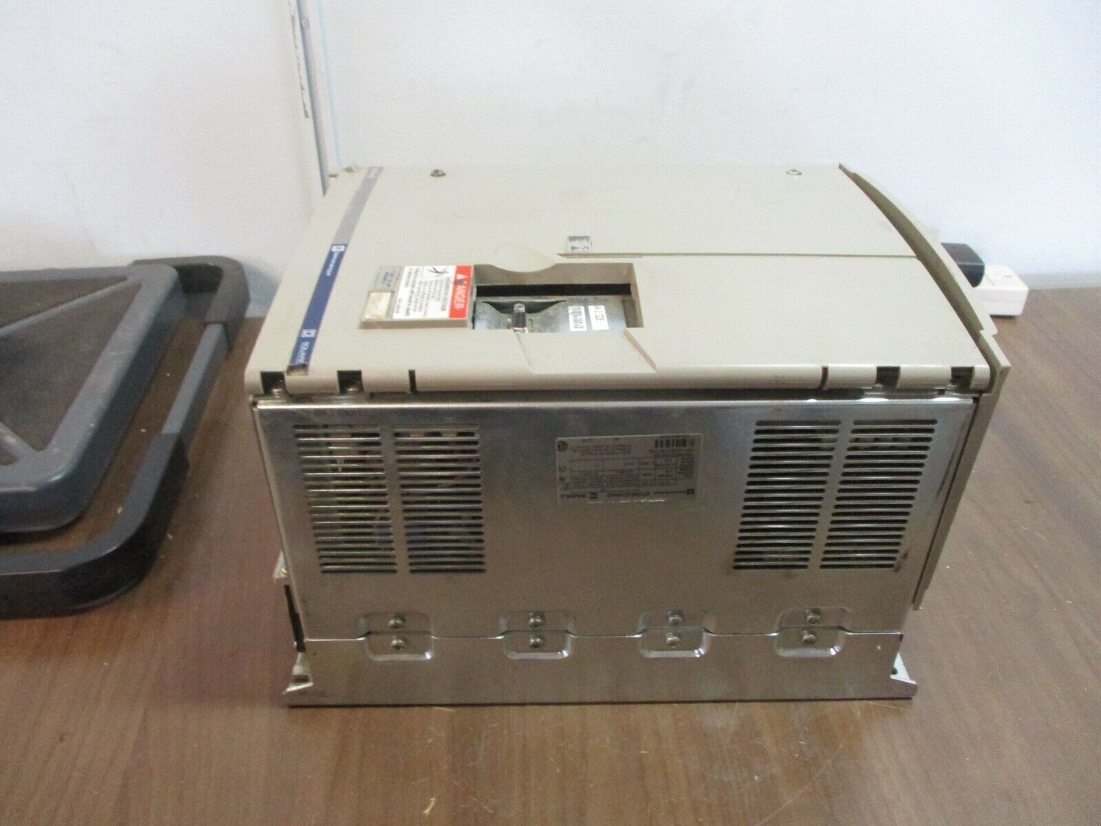 Square D Altivar 58 AC Drive ATV58HD16N4Z 15HP *No Keypad* Used