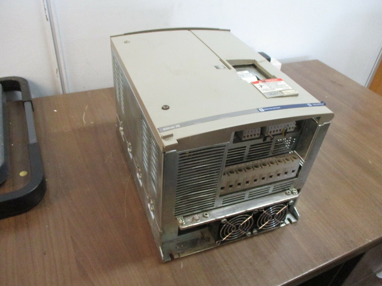 Square D Altivar 58 AC Drive ATV58HD16N4Z 15HP *No Keypad* Used