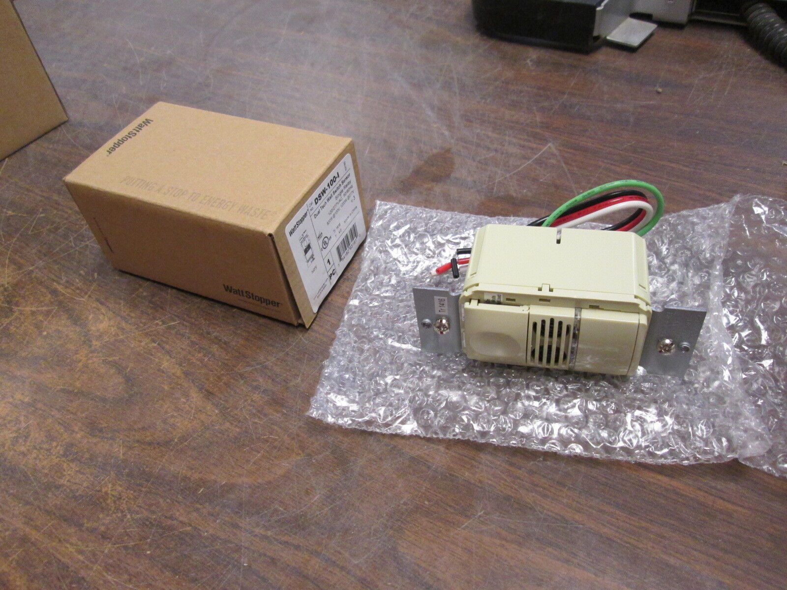 The Watt Stopper Dual Tech Wall Switch Sensor DSW-100-I Single Relay 120/277V
