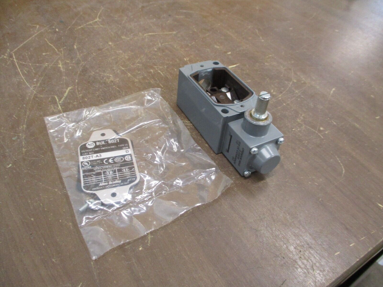 Allen-Bradley Oiltight Limit Switch 802T-A3 Ser. D New Surplus