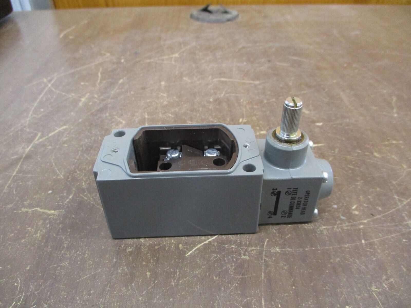 Allen-Bradley Oiltight Limit Switch 802T-A3 Ser. D *Missing Terminal Cover*