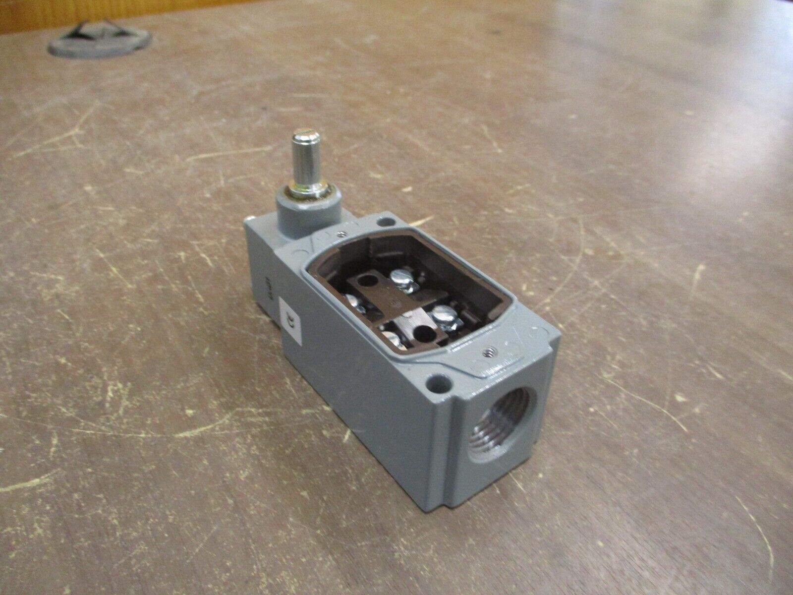 Allen-Bradley Oiltight Limit Switch 802T-A3 Ser. D *Missing Terminal Cover*