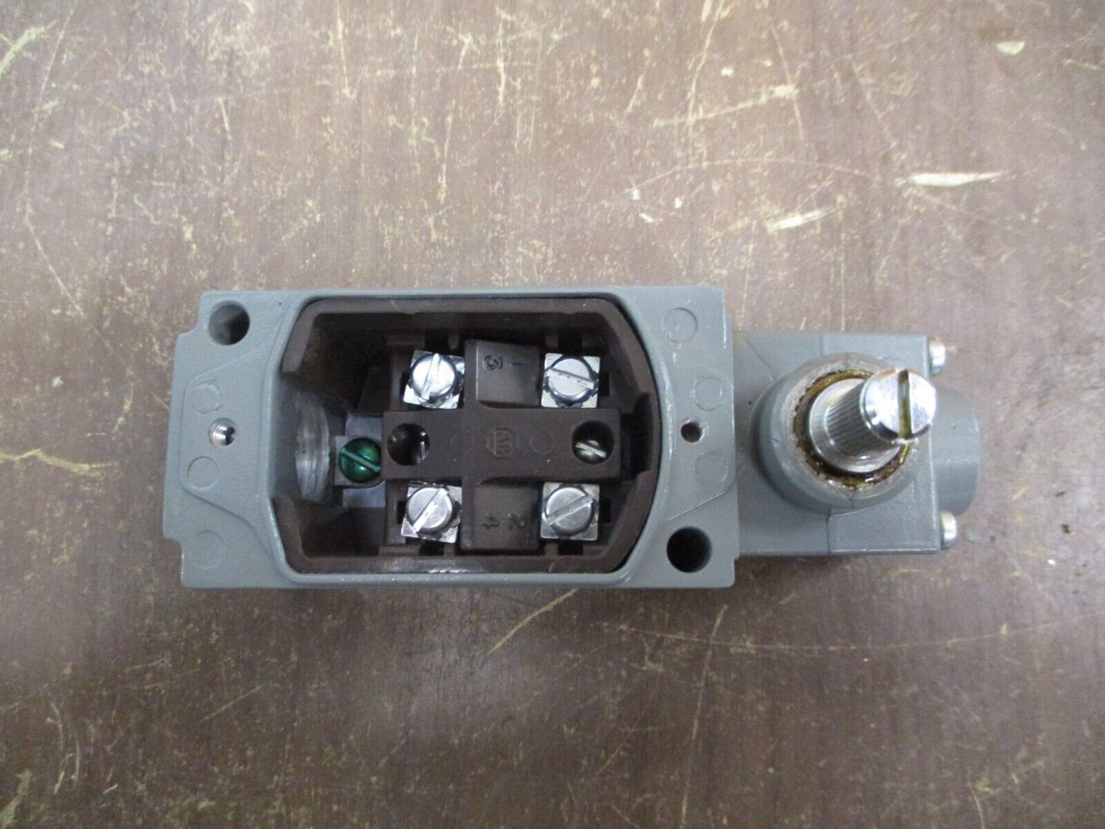 Allen-Bradley Oiltight Limit Switch 802T-A3 Ser. D *Missing Terminal Cover*