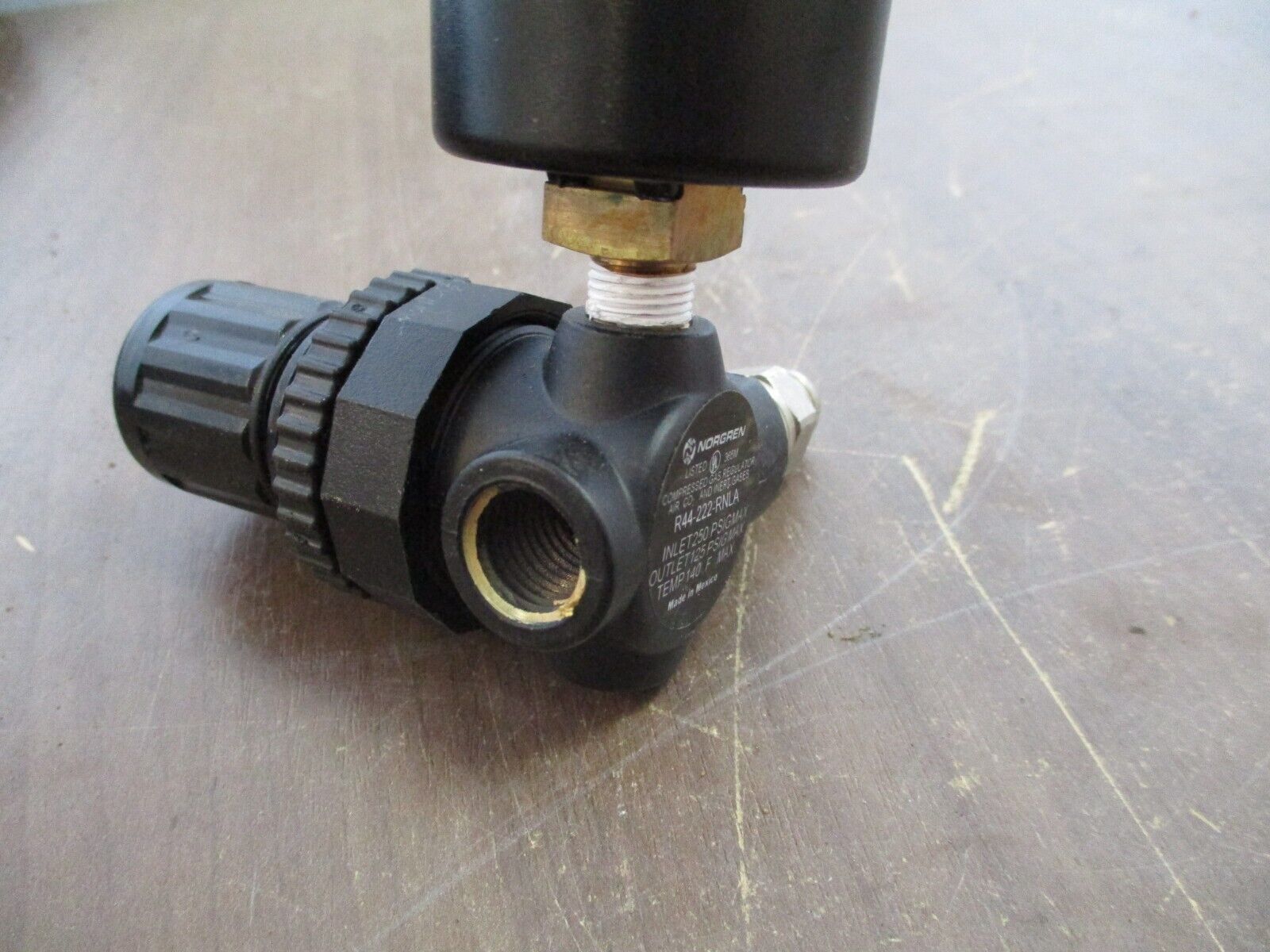Norgren Compressed Gas Regulator R44-222-RNLA Inlet: 250PSIG Outlet: 125PSIG