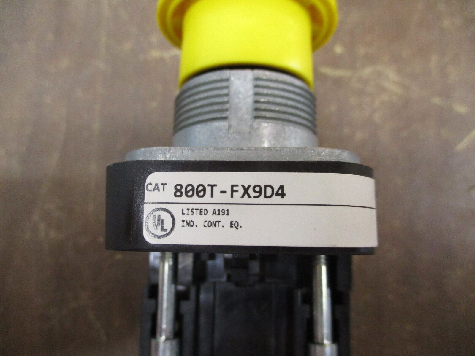 Allen-Bradley Mushroom Head Push-Pull Device 800T-FX9D4 Ser. T 2-Position Yellow