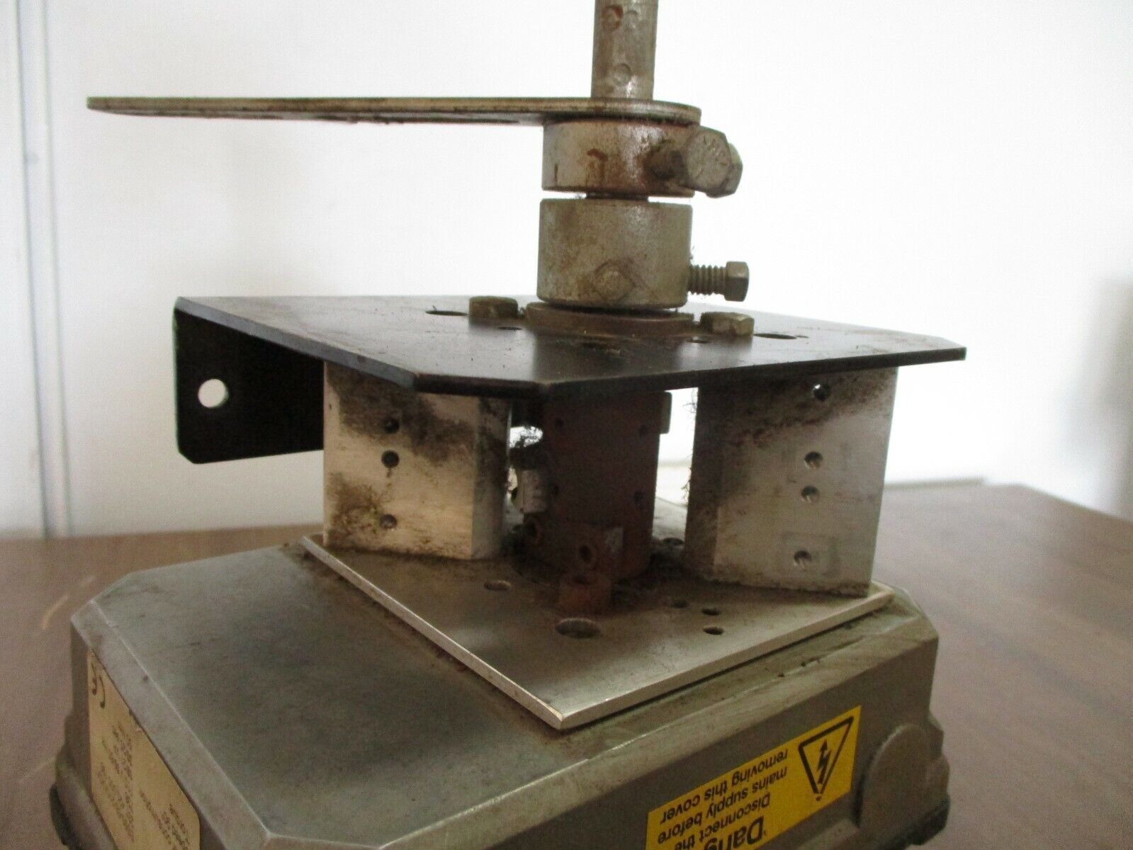 Preferred Instruments Servo Actuator SM-37-30-2-5K Torque: 37ft-lb Used 90° 180°