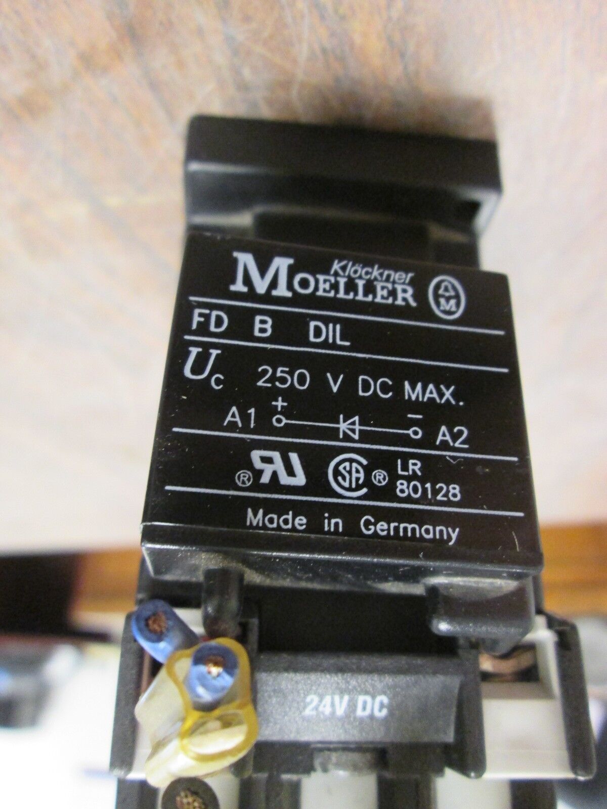 Klockner Moeller Contactor w/ Aux Contact Block DIL0M-G 24VDC Coil 35A 600V Used