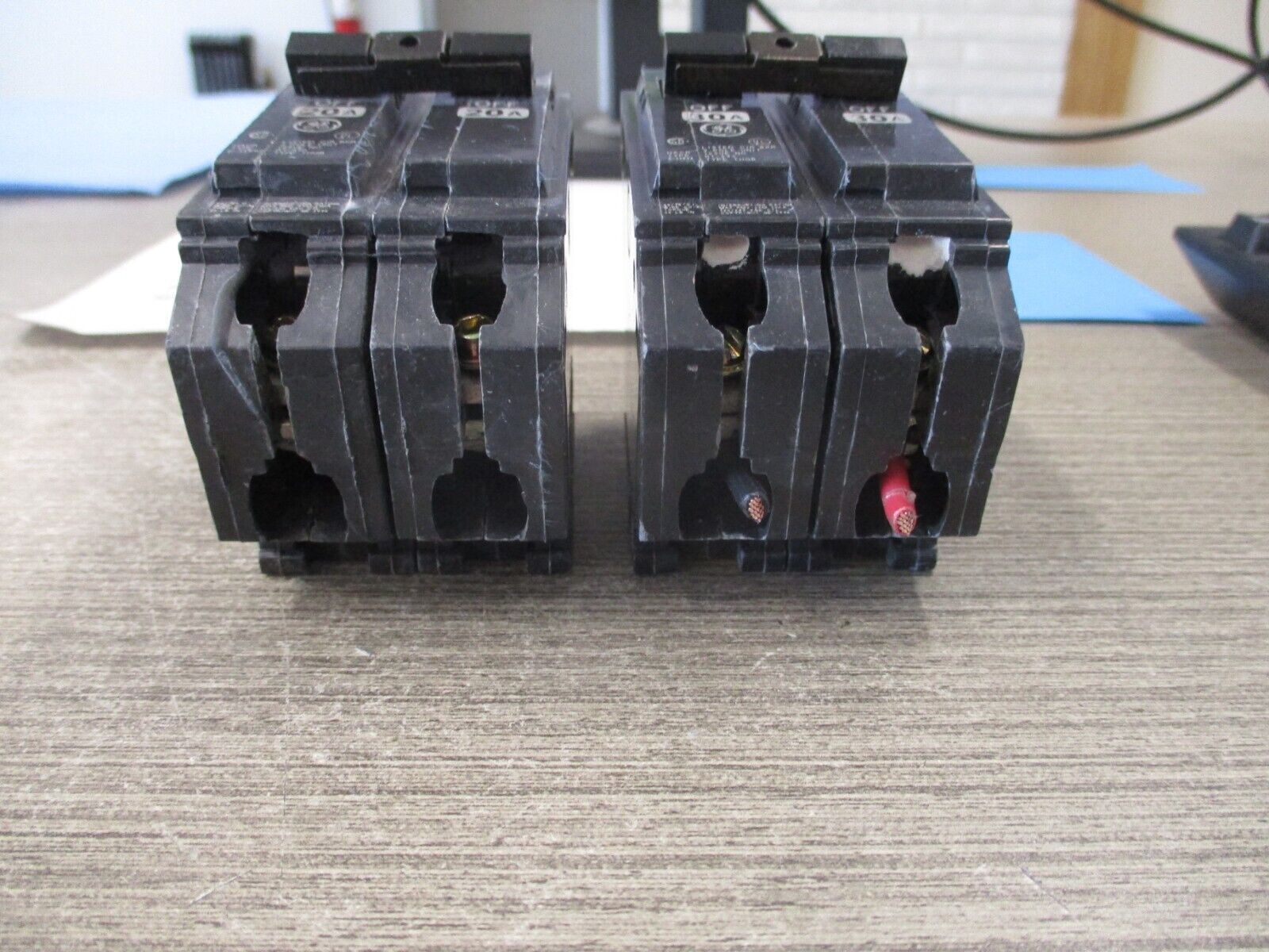 GE No Mounting Screws Circuit Breaker THQB2130 30A 120/240V 2P *Lot of 2* Used