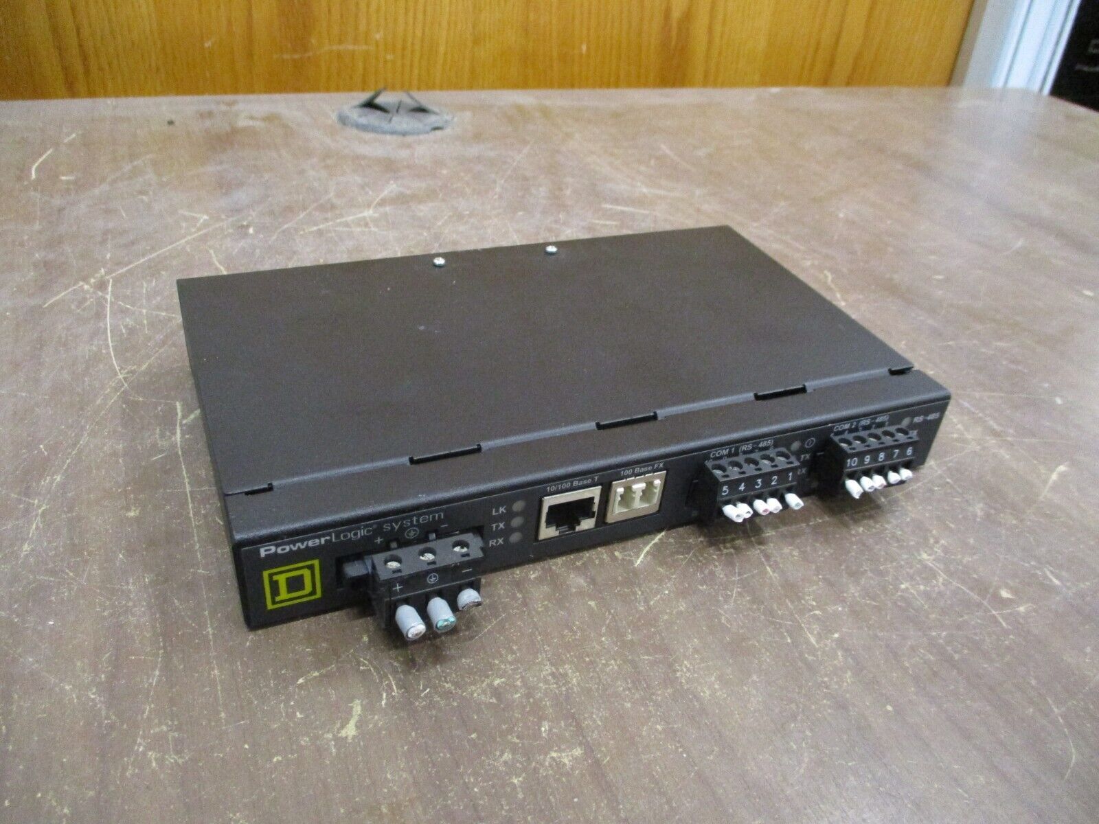 Square D Ethernet Gateway EGX400 H/W: A10 F/W: 5.000 24VDC 8W *No Mount* Used