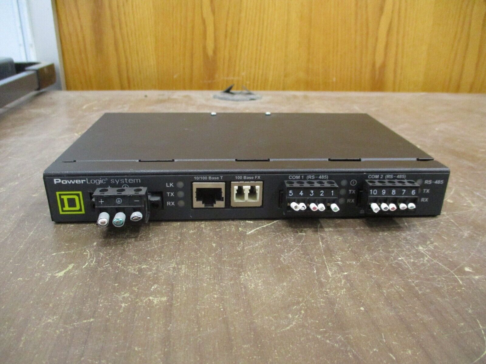 Square D Ethernet Gateway EGX400 H/W: A10 F/W: 5.000 24VDC 8W *No Mount* Used