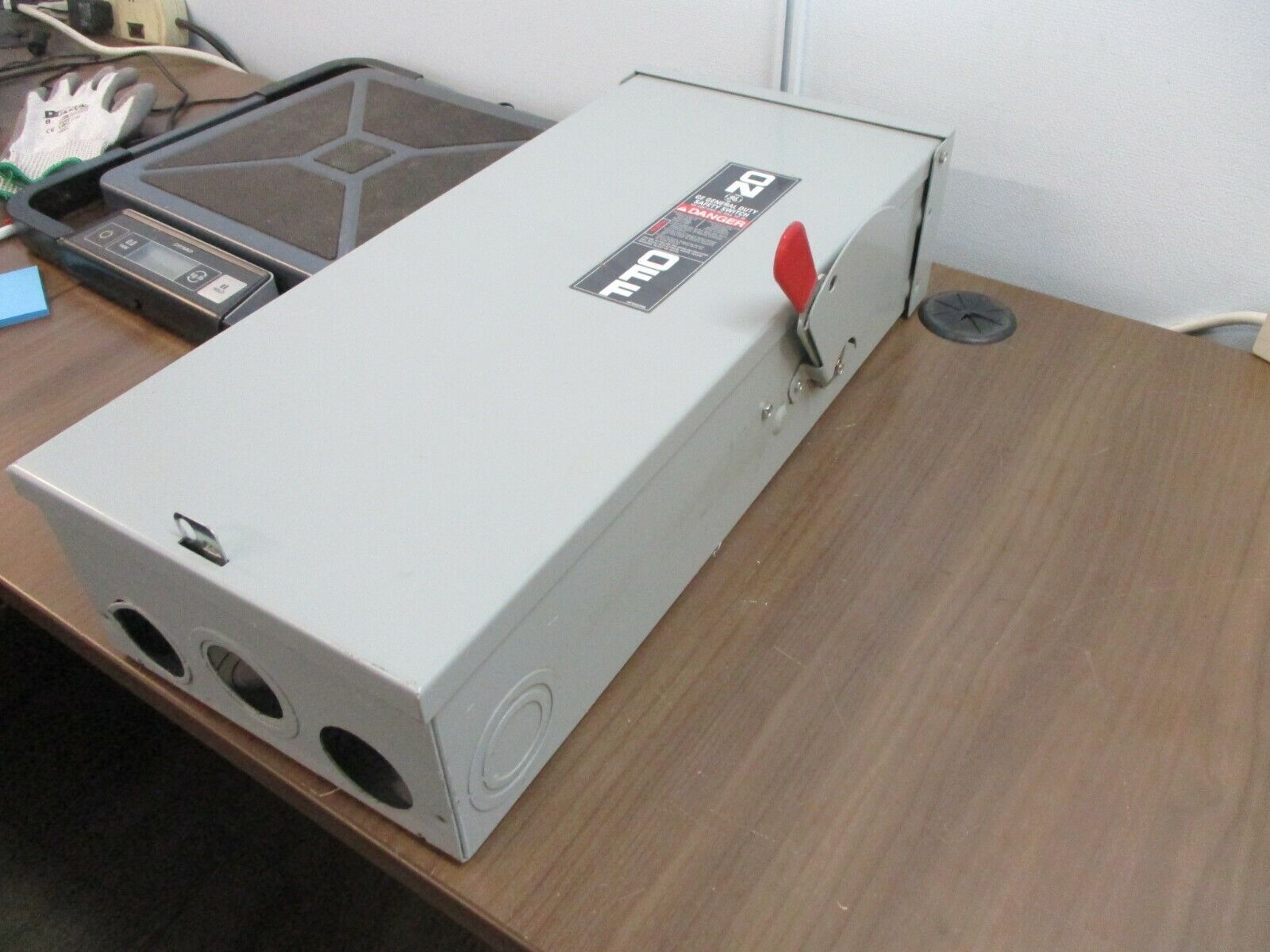 GE Fusible 3R Safety Switch TG4323R 100A 208Y/120VAC 240VAC 250VDC 3P 4W Used