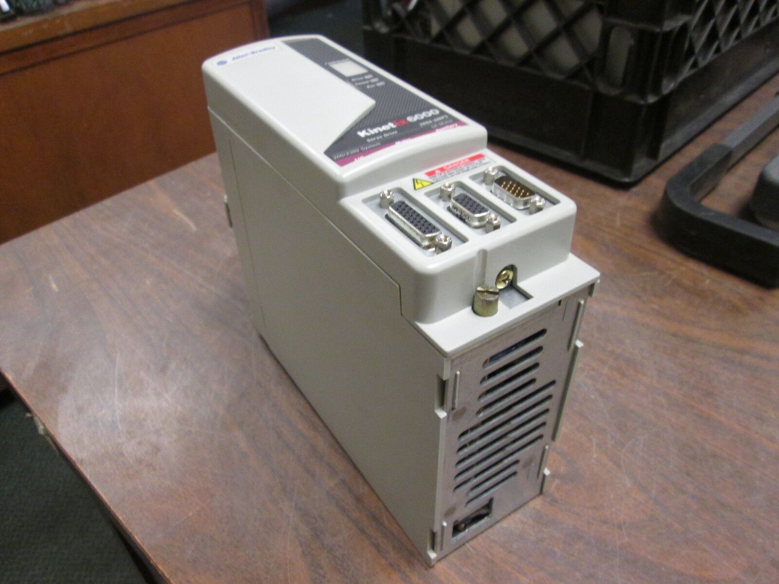 Allen-Bradley Kinetix 6000 Servo Drive 2094-AMP5 200/230V System 5A Motor Used