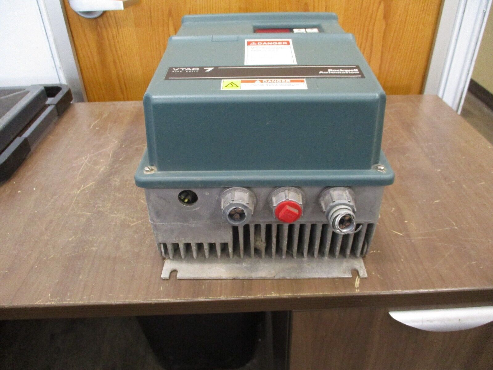 Rockwell Automation VTAC 7 AC Drive 20H4260 20HP 3Ph Type 12 Enclosure Used