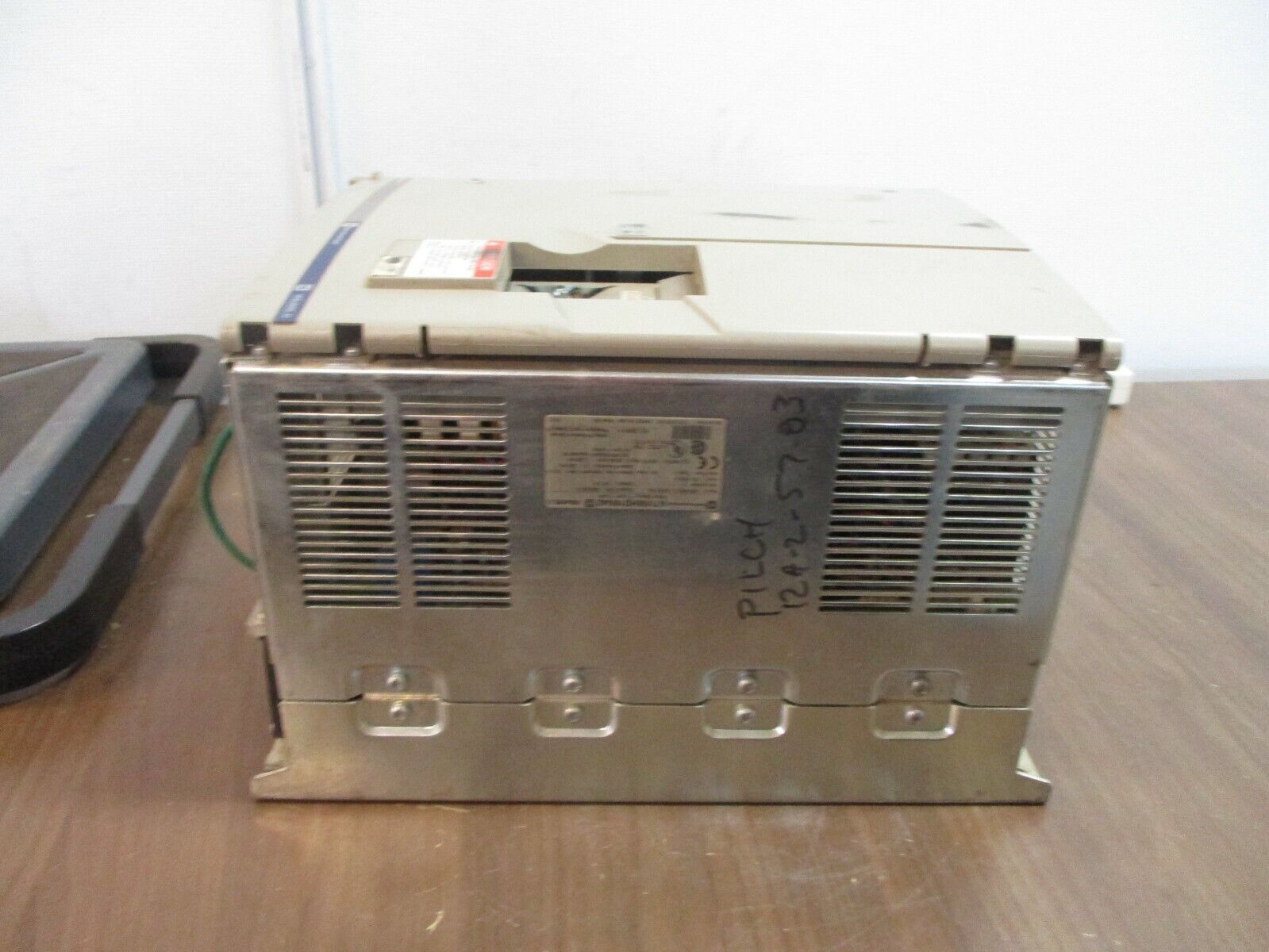 Square D Altivar 58 AC Drive ATV58HD16N4Z 15HP *No Keypad* *No Back Cover* Used