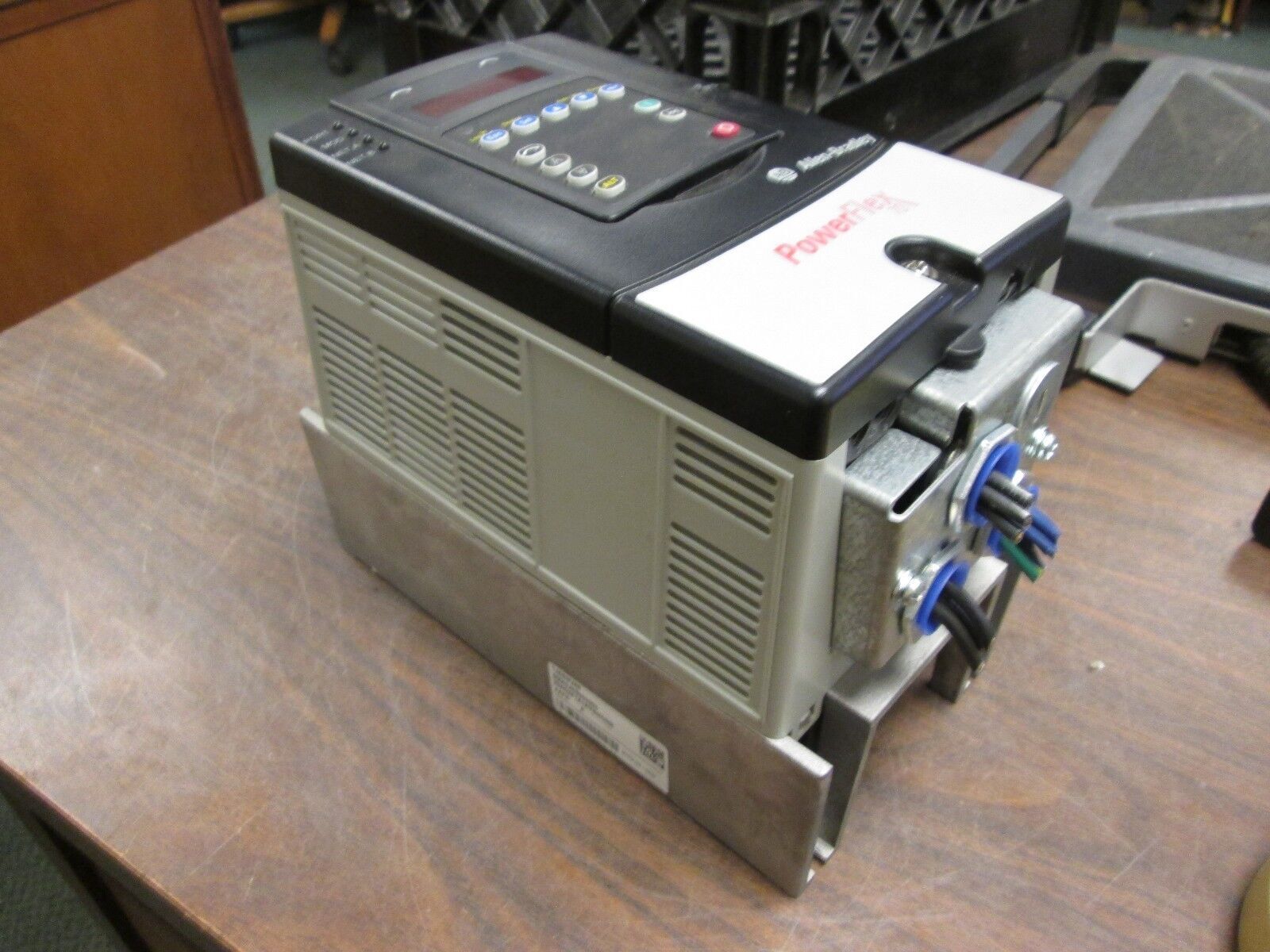Allen-Bradley PowerFlex70 AC Drive 20A D 2P1A 1 AYNNDNN 1HP 3Ph Used