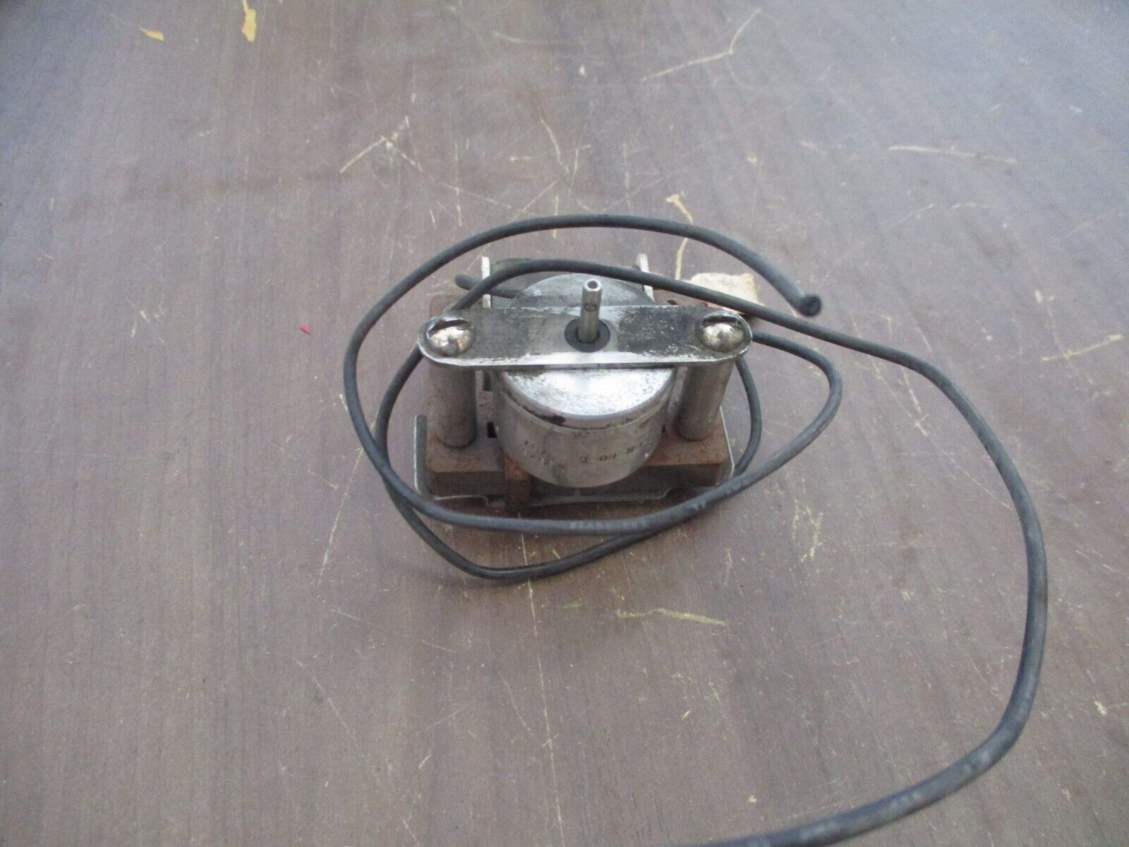 Telechrom Type BC3 Synchronous Motor 323301011 120V 60Hz 60RPM 6W Used
