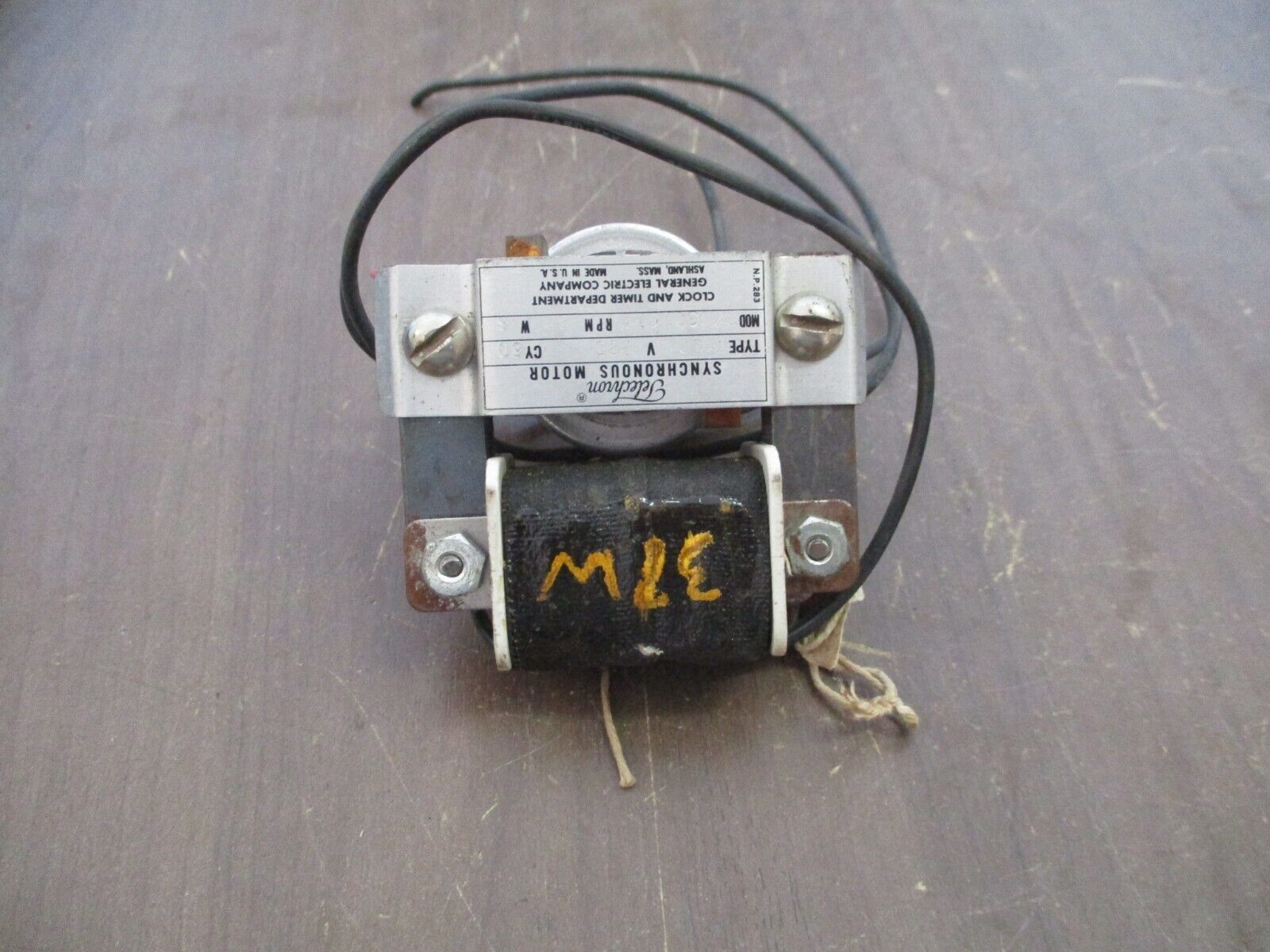 Telechrom Type BC3 Synchronous Motor 323301011 120V 60Hz 60RPM 6W Used