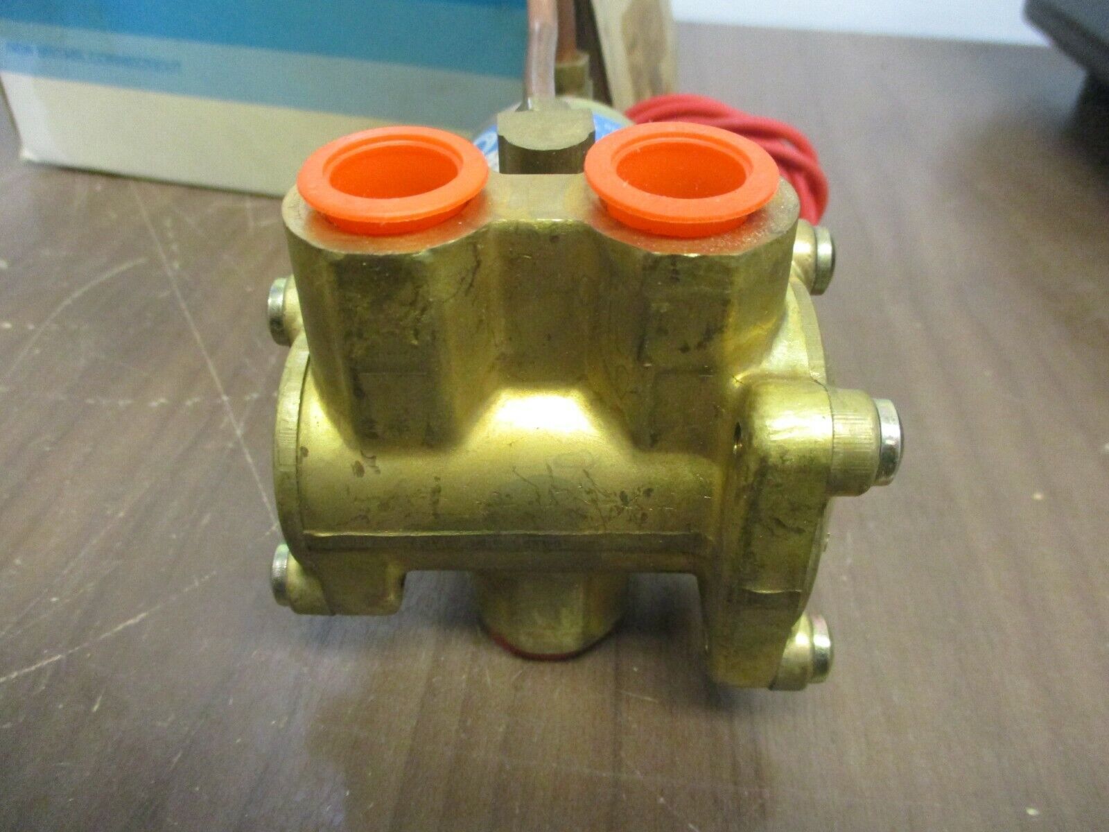 Honeywell Skinner Solenoid Valve LP3LB3150 120V@60Hz 110V@50Hz New Surplus