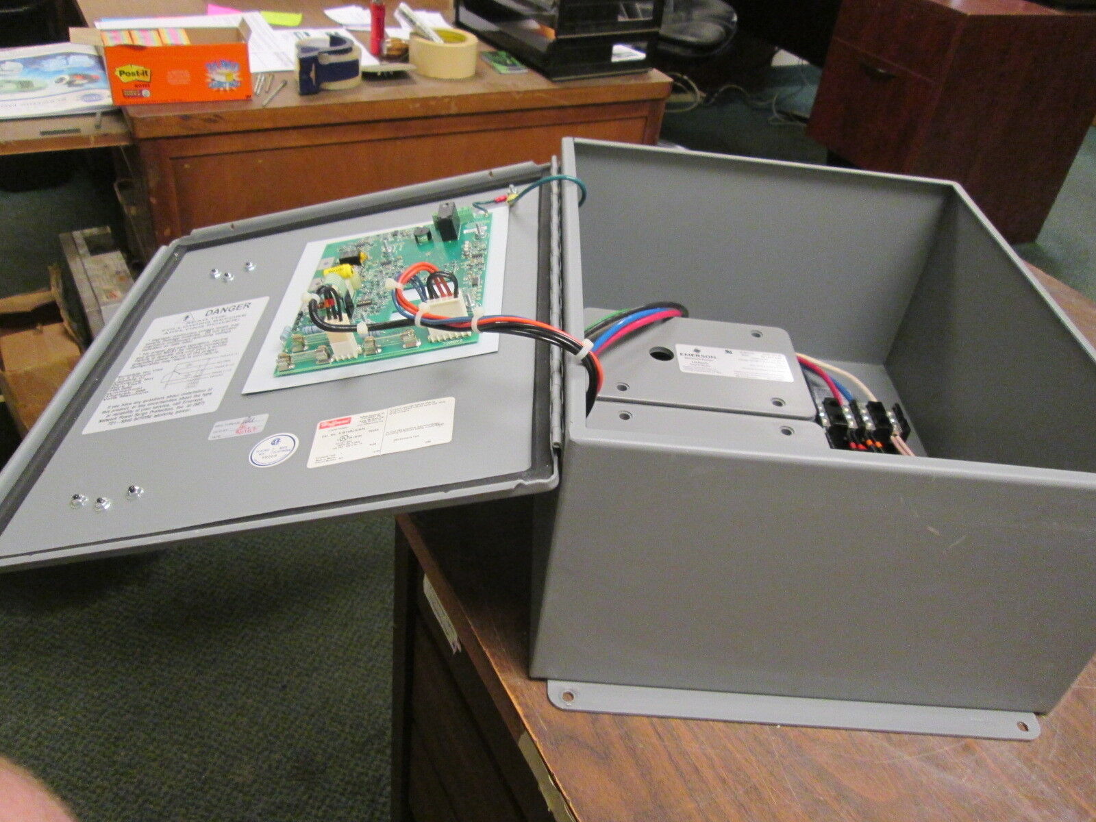 Liebert LM Surge Suppressor LM100120YANSE 120/208V 3Ph 4W Used