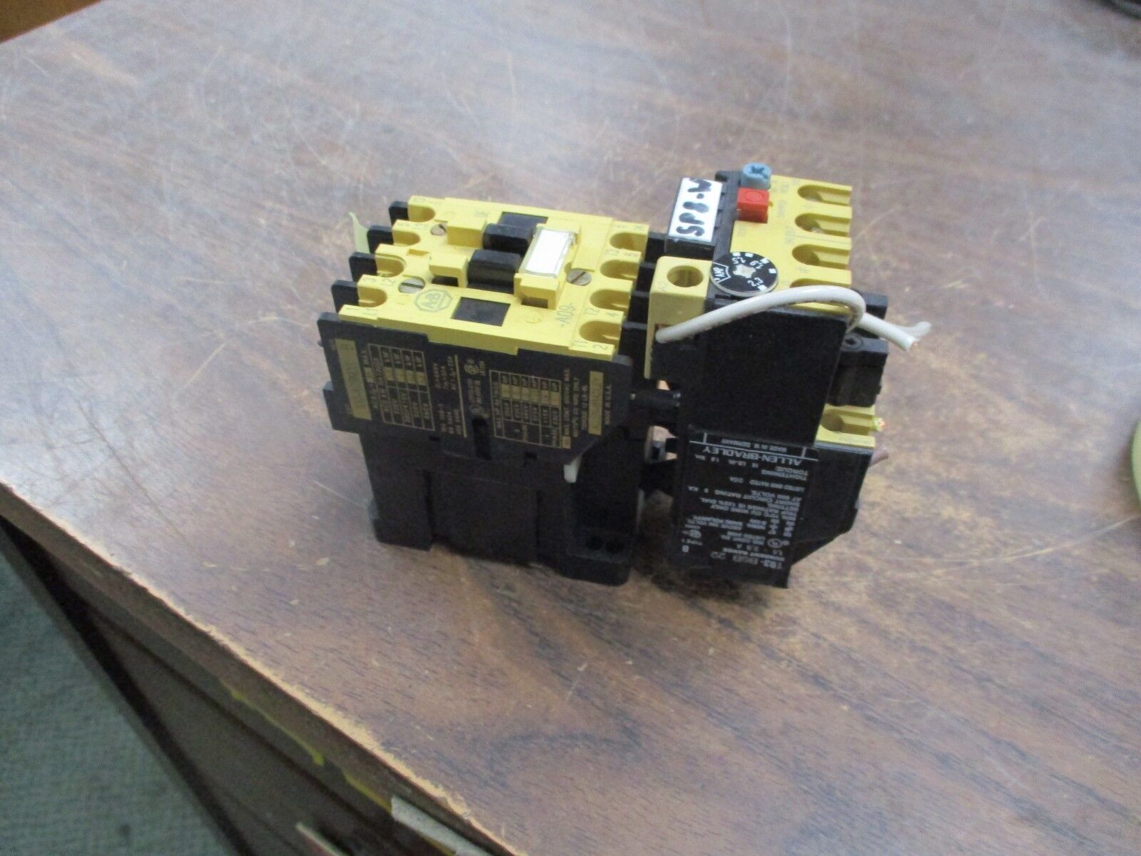 Allen-Bradley Starter 100-A09ND3 120V Coil 193-BSB 22 1.5-2.3A