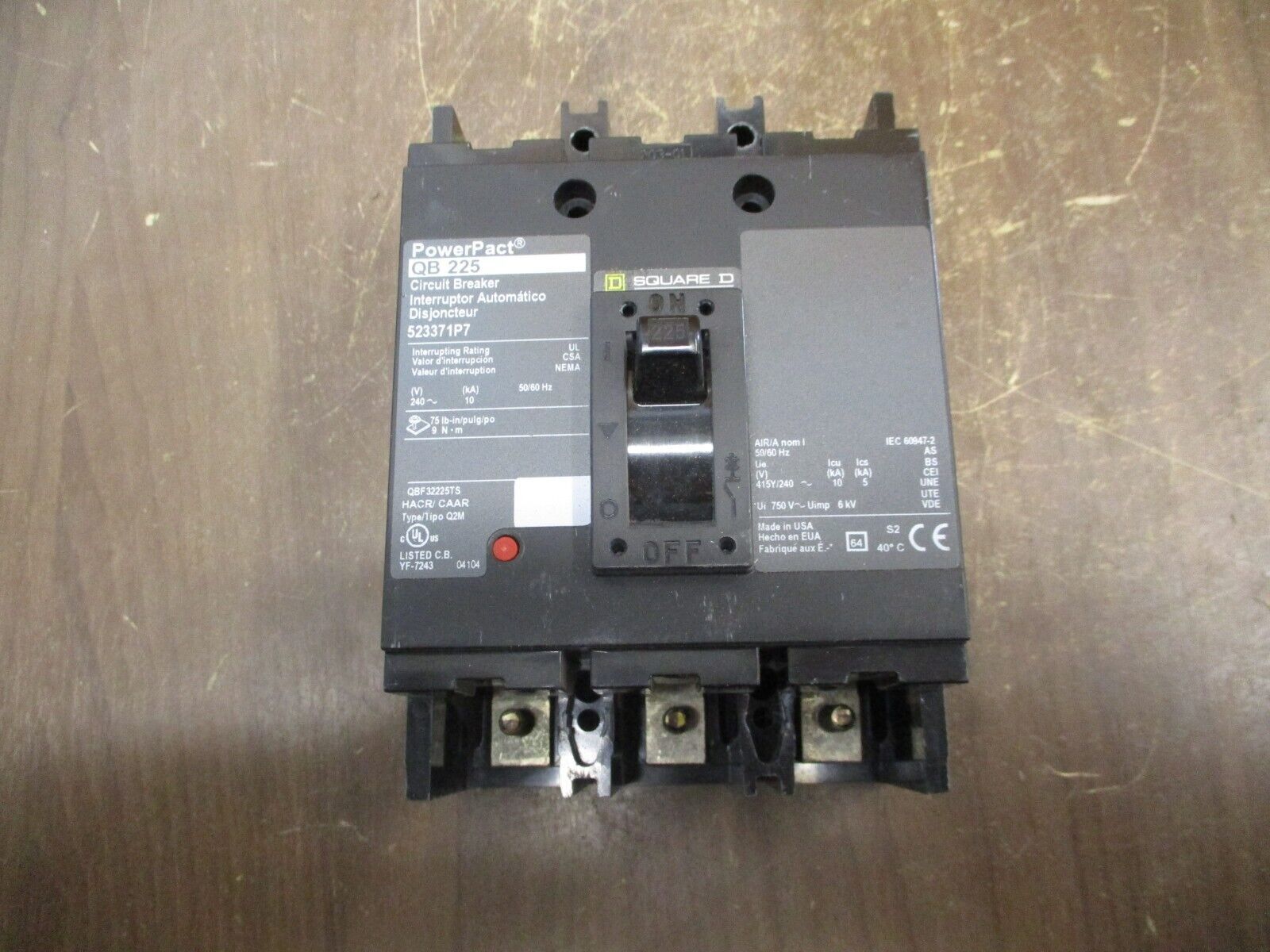 Square D PowerPact QB 225 Circuit Breaker QBF32225TS 225A 240V 3P Used