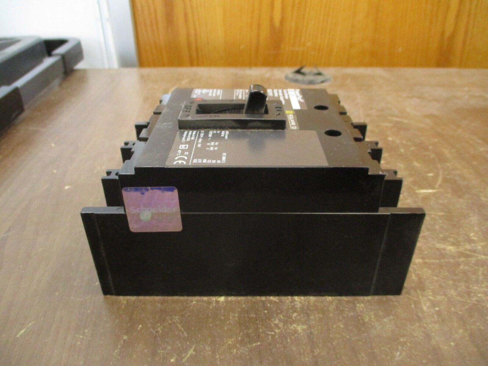 Square D PowerPact QB 225 Circuit Breaker QBF32225TS 225A 240V 3P Used